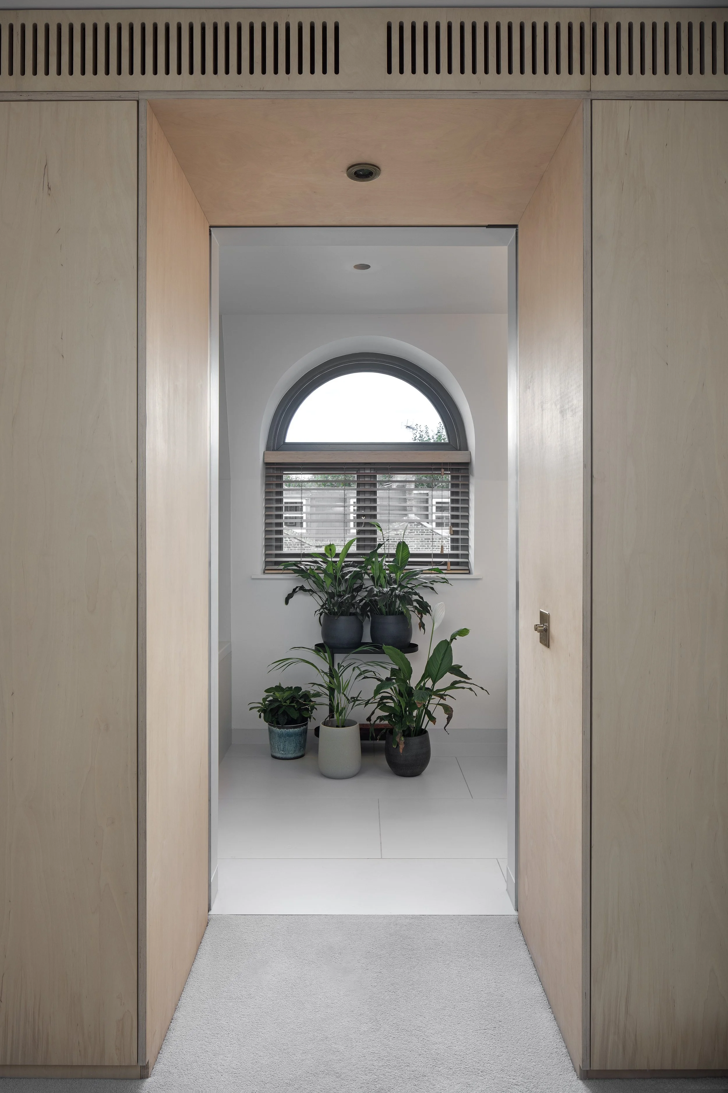 13 David Money Architects - Arch House London photo Adam Letch.jpg