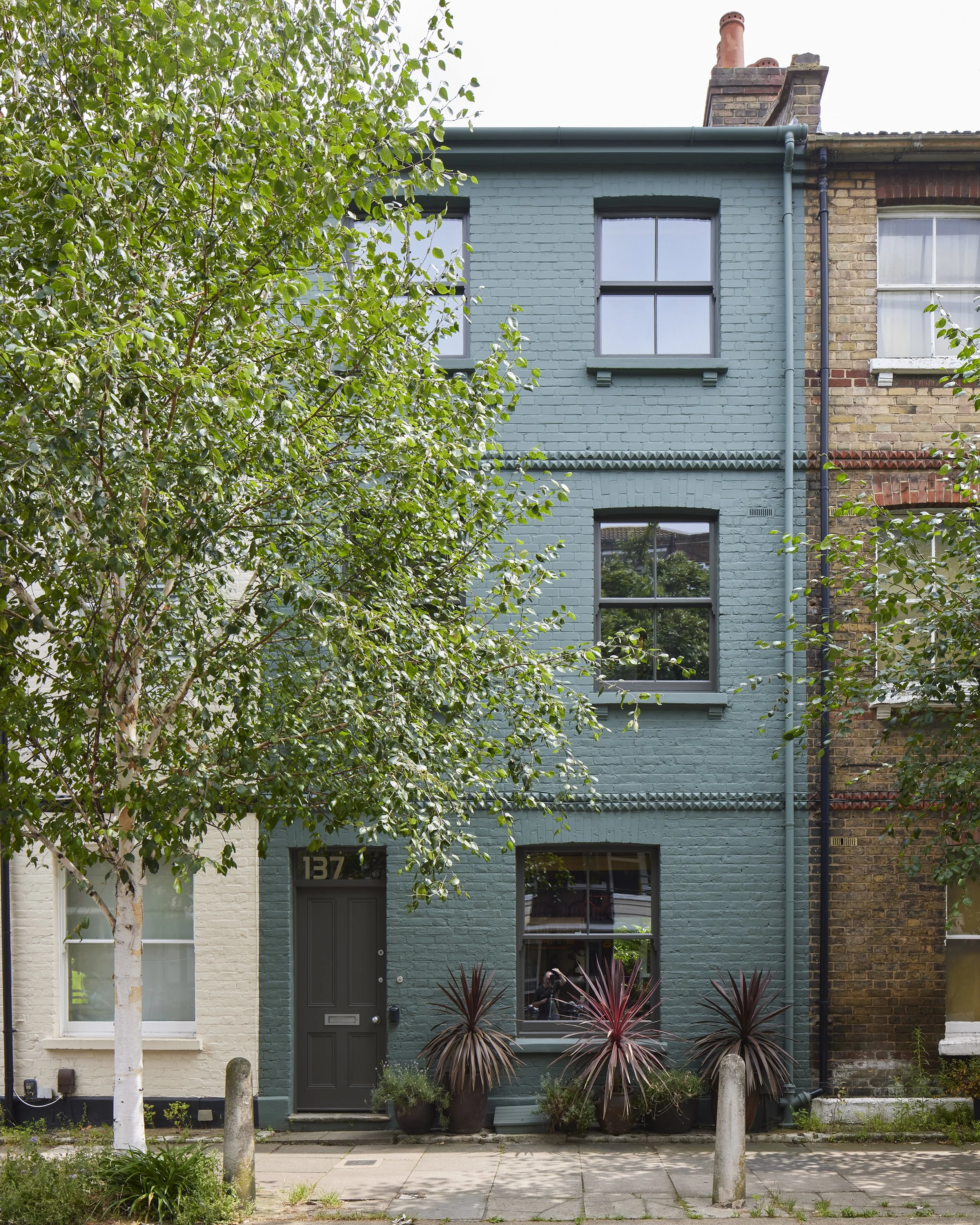 David Money Architects Vauxhall House street elevation photo Richard Chivers.jpg
