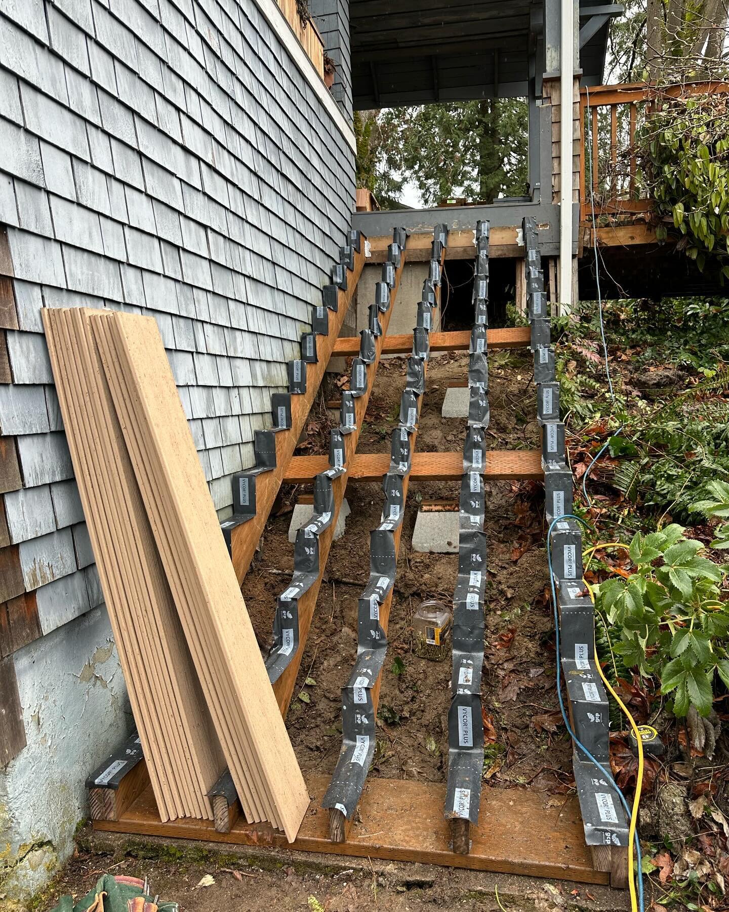 Strings are in for the Madrona staircase.
#seattle #remodel #construction #carpentry #renovation