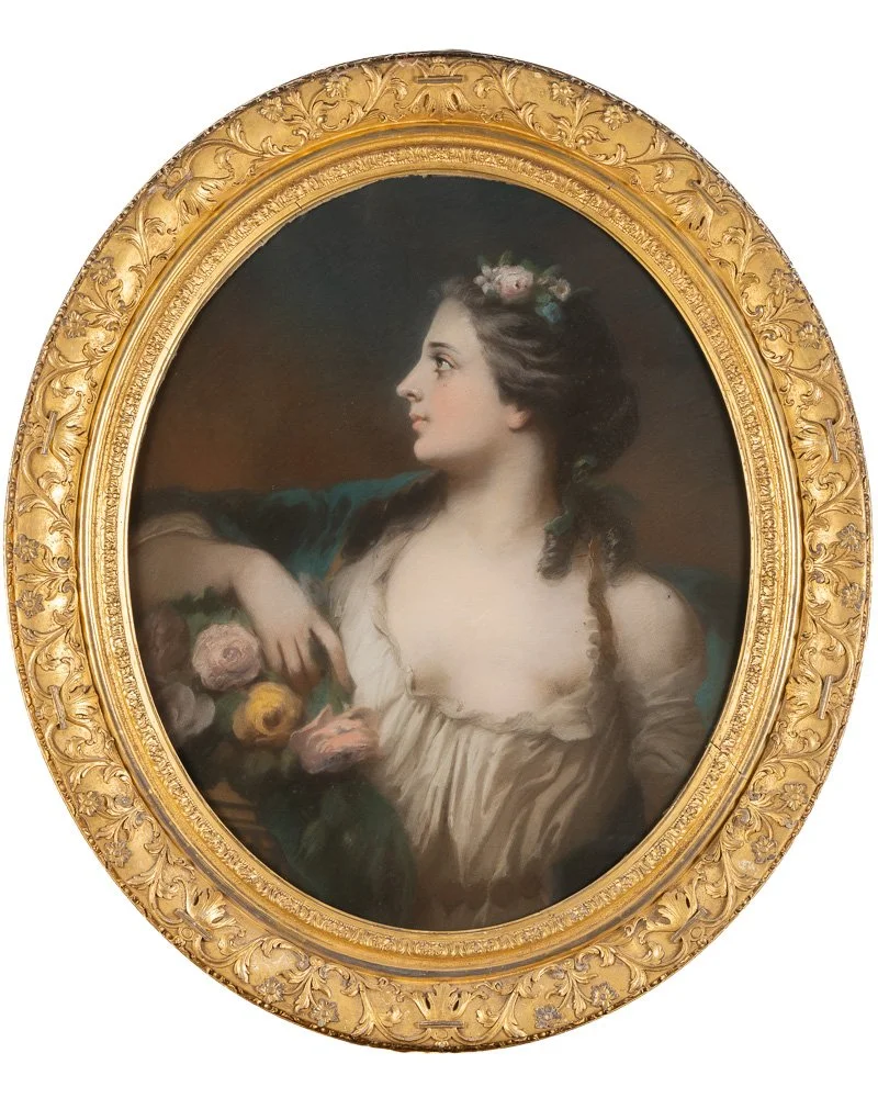 Portrait d'une femme avec un bouquet de fleurs, dans un cadre doré