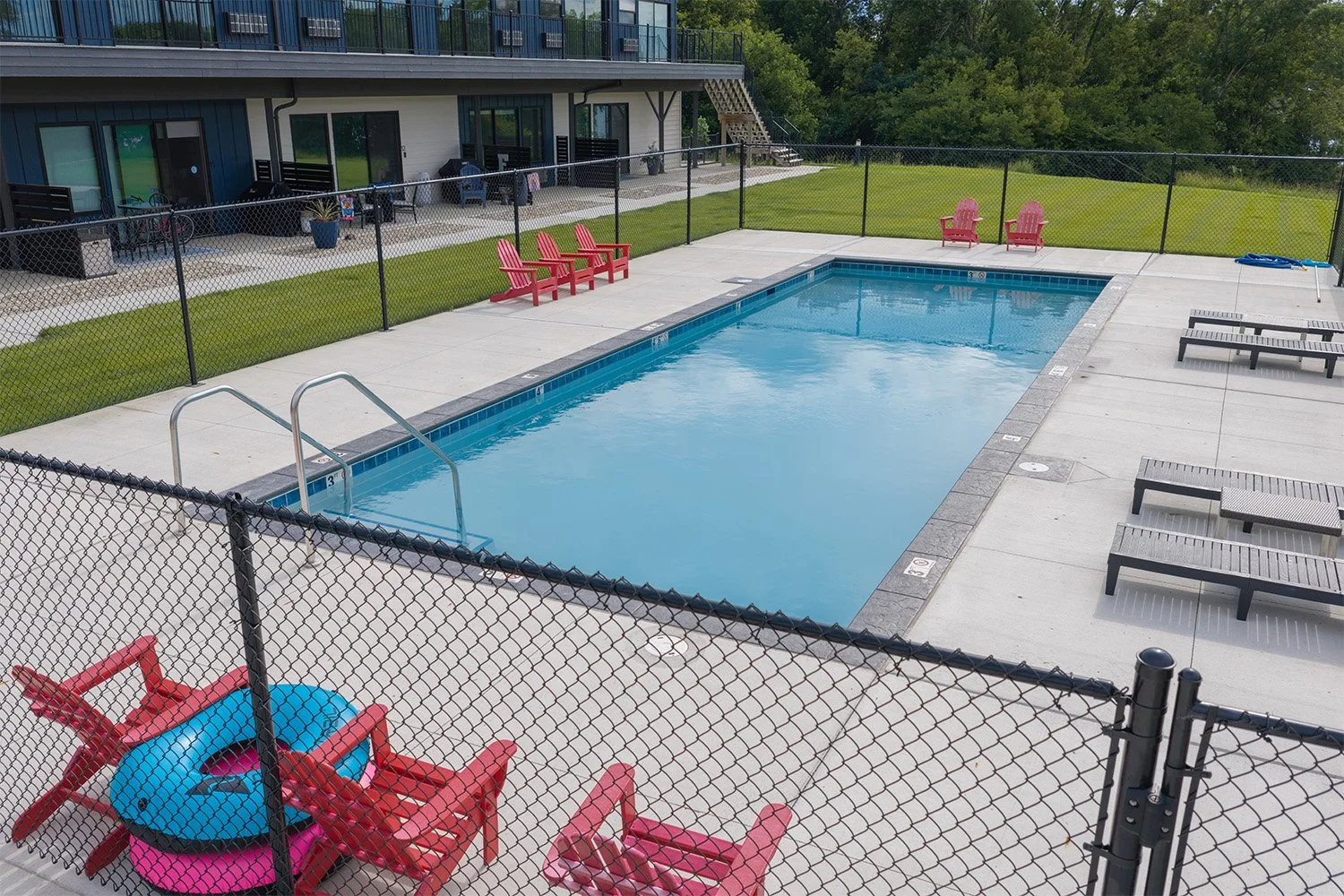 Pool01.jpg
