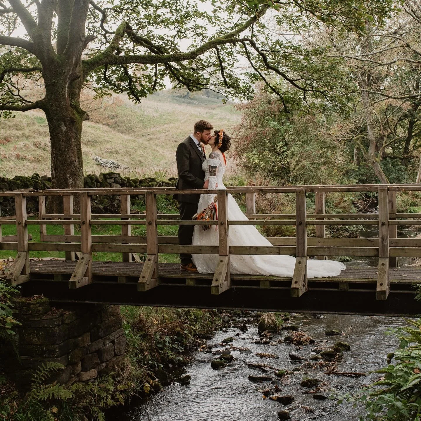 A beautiful autumnal day for Amy &amp; Tom 🤍🍂💍

#pondenmill #haworth #autumnwedding #yorkshireweddingphotographer #haworthweddingphotographer #pondenmillwedding #ukweddingphotographer
