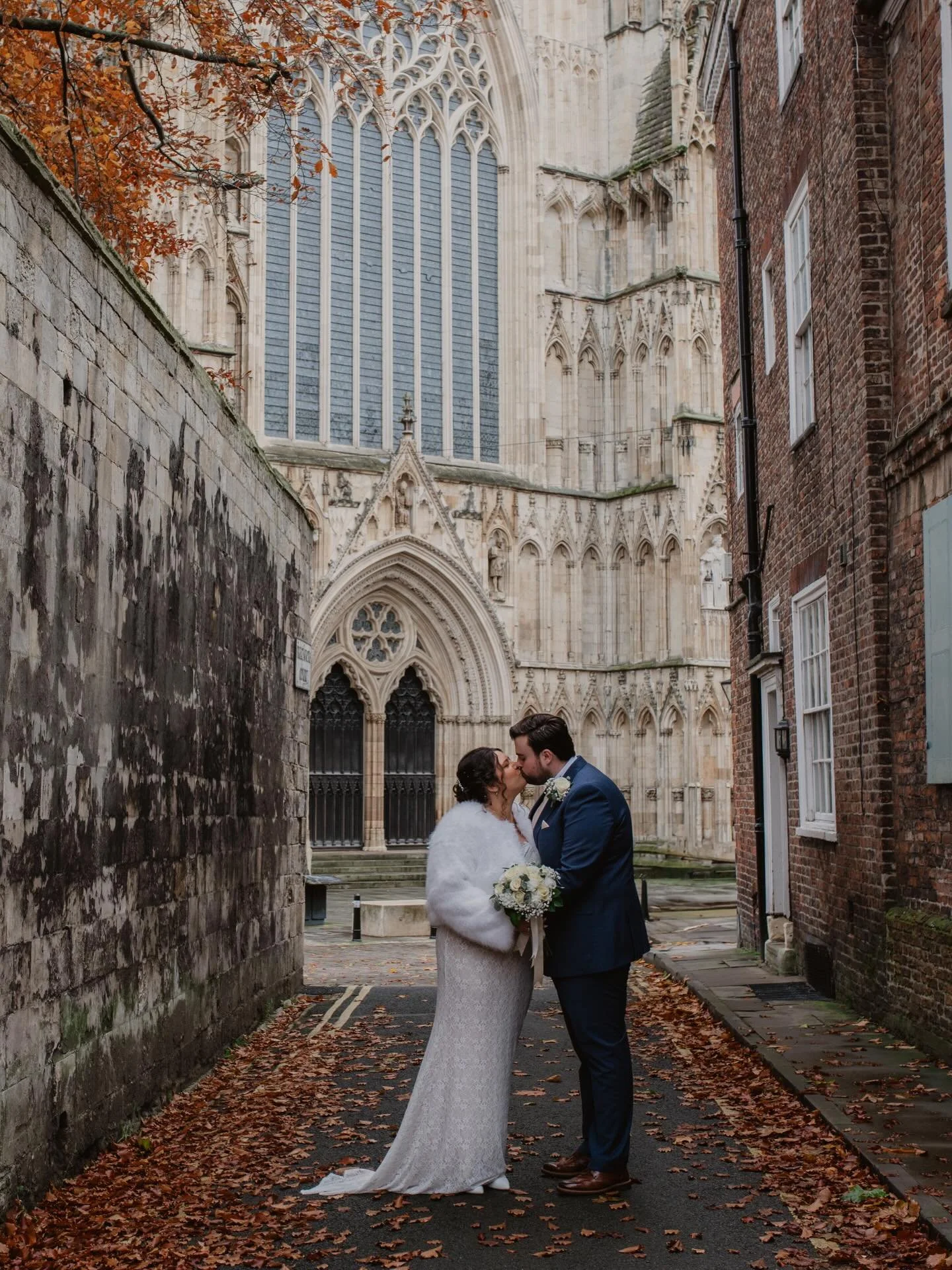 The most autumnal day in York for Anais &amp; Jamie 🍂✨🤍

#york #yorkweddings #yorkregistryoffice #ukweddingphotographer #yorkshireweddingphotographer #autumnwedding