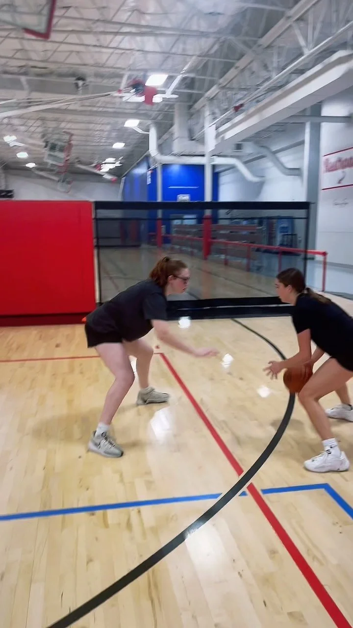 2027 Byron Nelson Guard @kaidyn_chambers has been working hard trying to grow her game!
We’ve been focused on improving her shot consistency off the bounce, quick twitch first step on the perimeter, covering distance with the dribble & ch