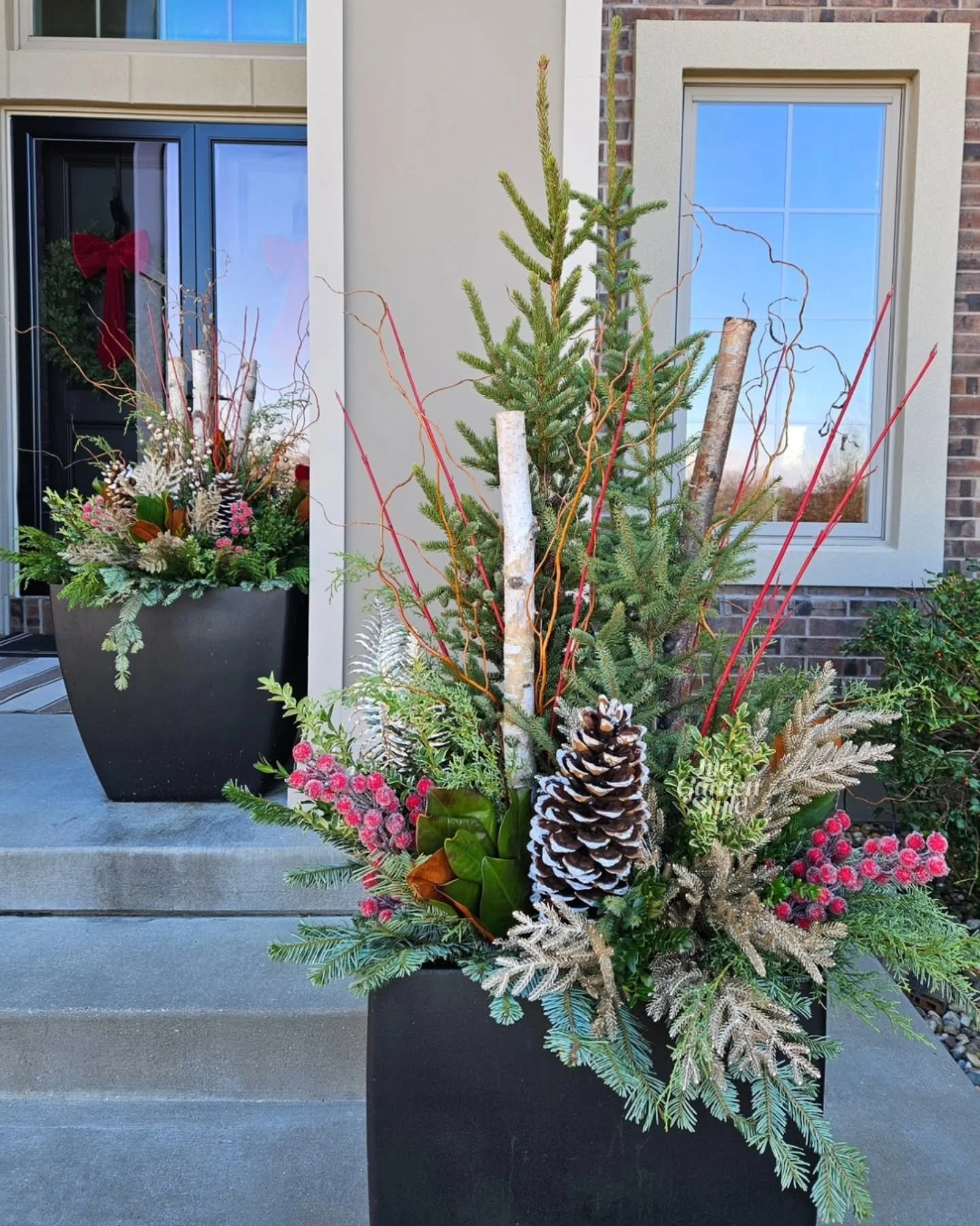 The holiday hustle is on! Just a few from the past week...more to come 🌲✨️❤️

A note to my local clients, thank you for your patience as I navigate weather and temperature delays. 🙏 It will be worth the wait!

#winterplanters #holidayplanters #seas