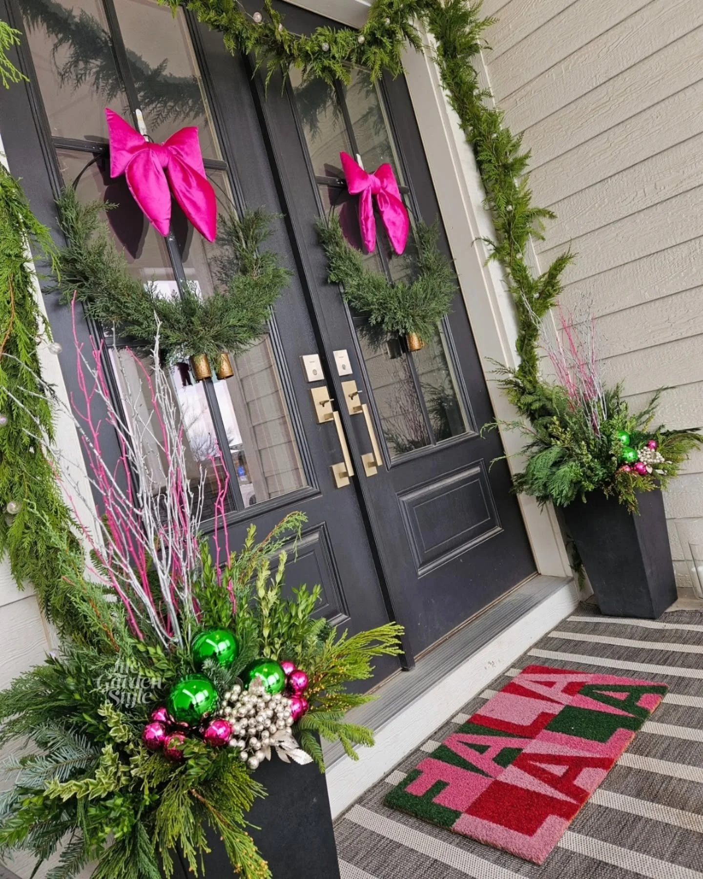 More pretty porches ready for the season 🌲✨️❤️

In this group, you'll notice lots of pretty wreaths. I love coordinating each install with the style of the home &amp; all my clients' lovely decor.

Which is your favorite?

#winterplanters #holidaypl