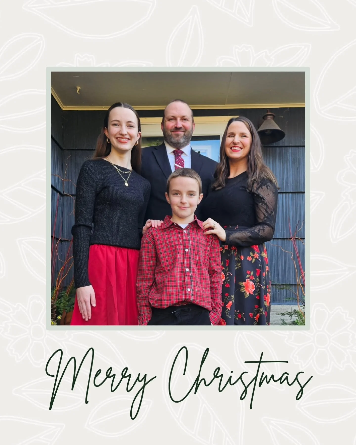 We rejoice as Christ the Savior is born. Sending peace, love and blessings from my family to yours! Merry Christmas 🎄✨️

💚 Heather