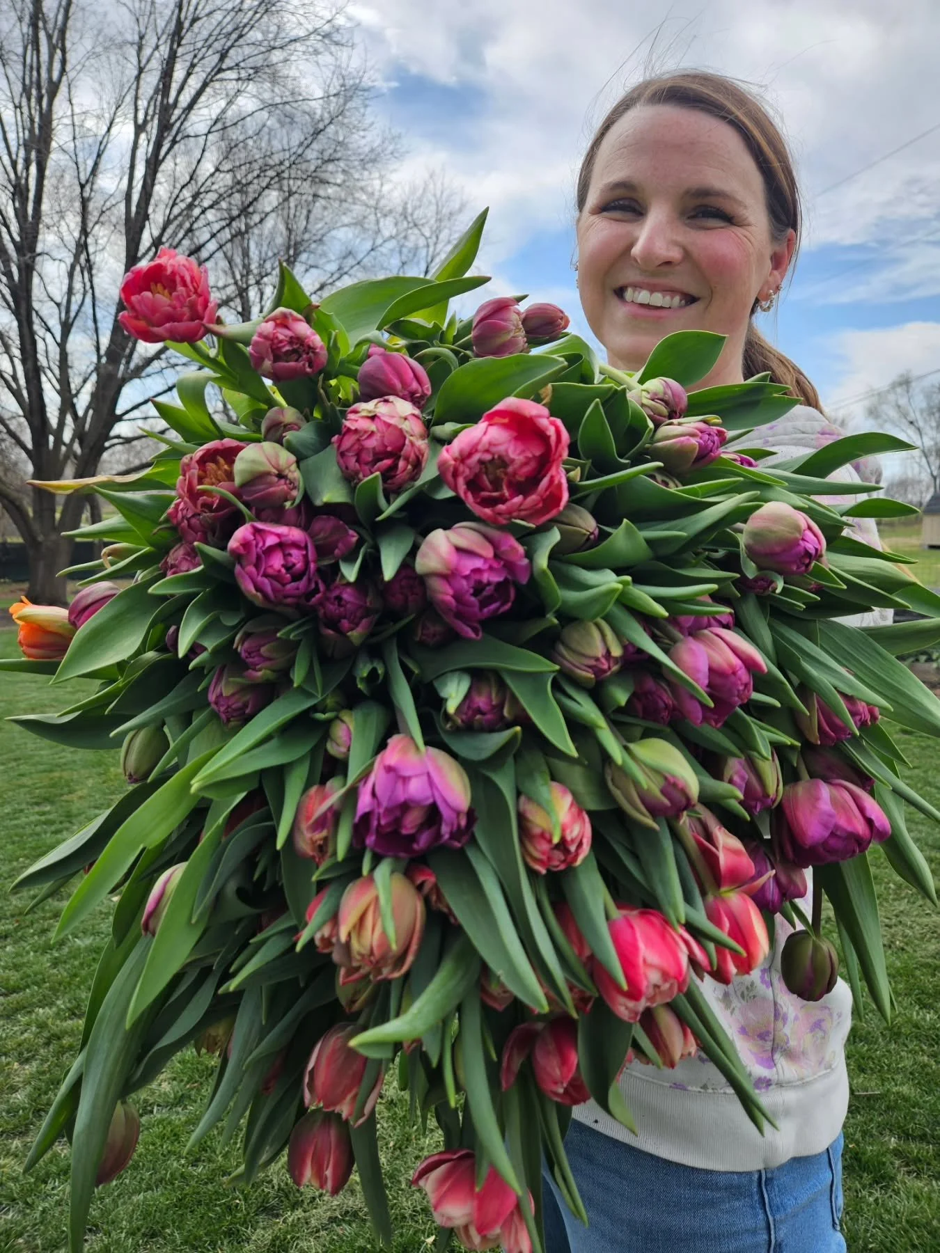This is a gratitude &amp; celebration post 🌷 

It's has been the toughest spring I've ever had as a flower farmer. Between a major hailstorm (hello 🎾 &amp; ⚾️), to freezing cold temperatures down to 10&deg; F,  followed by multiple record breaking 