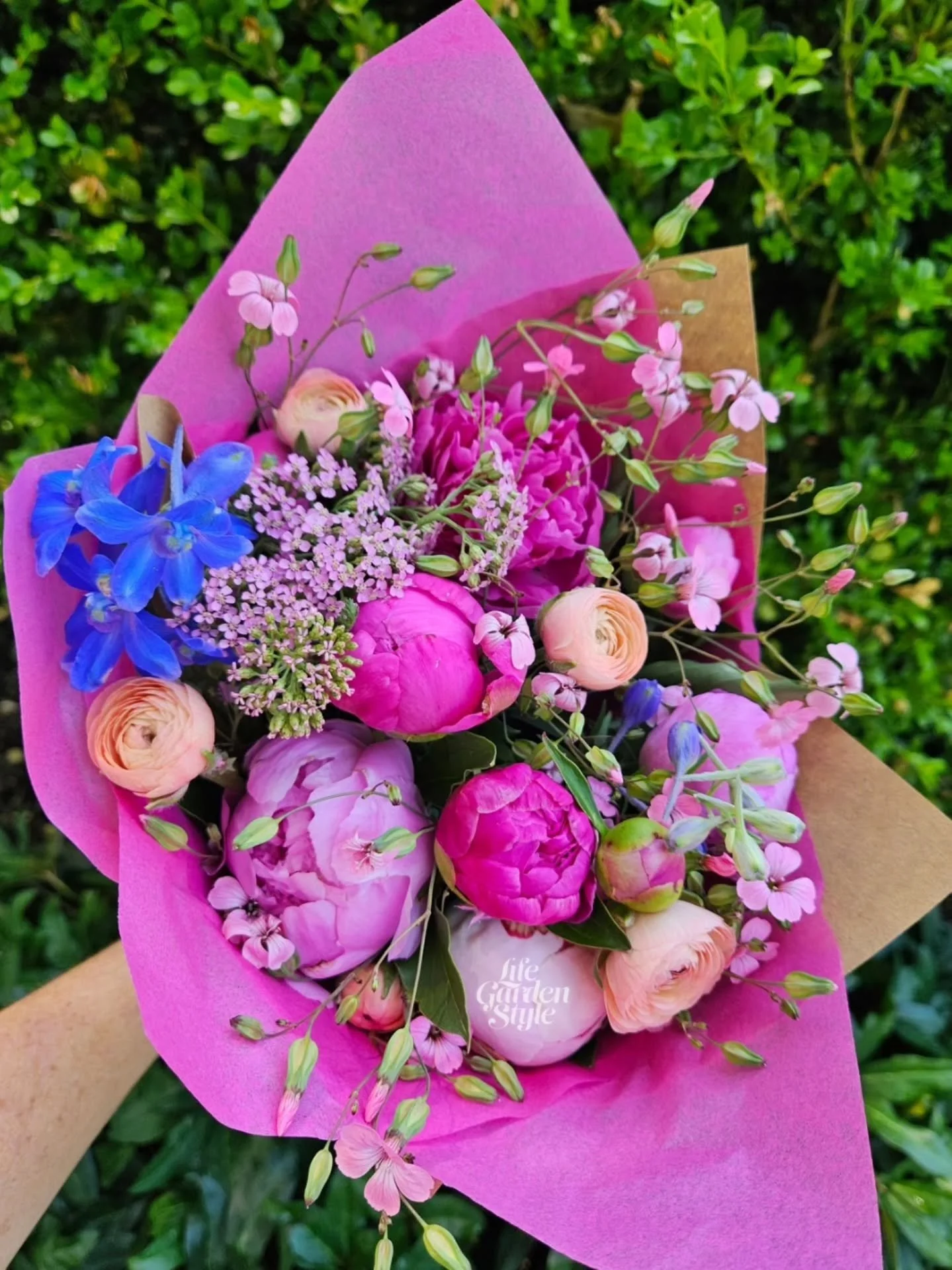 A sweet end to spring bouquets 💐 

With the unofficial start of summer, it's time to say goodbye to spring flowers. It was a bittersweet season. Not my best yield by far, due to weather patterns and some bad luck. BUT scrolling through these LGS Bou