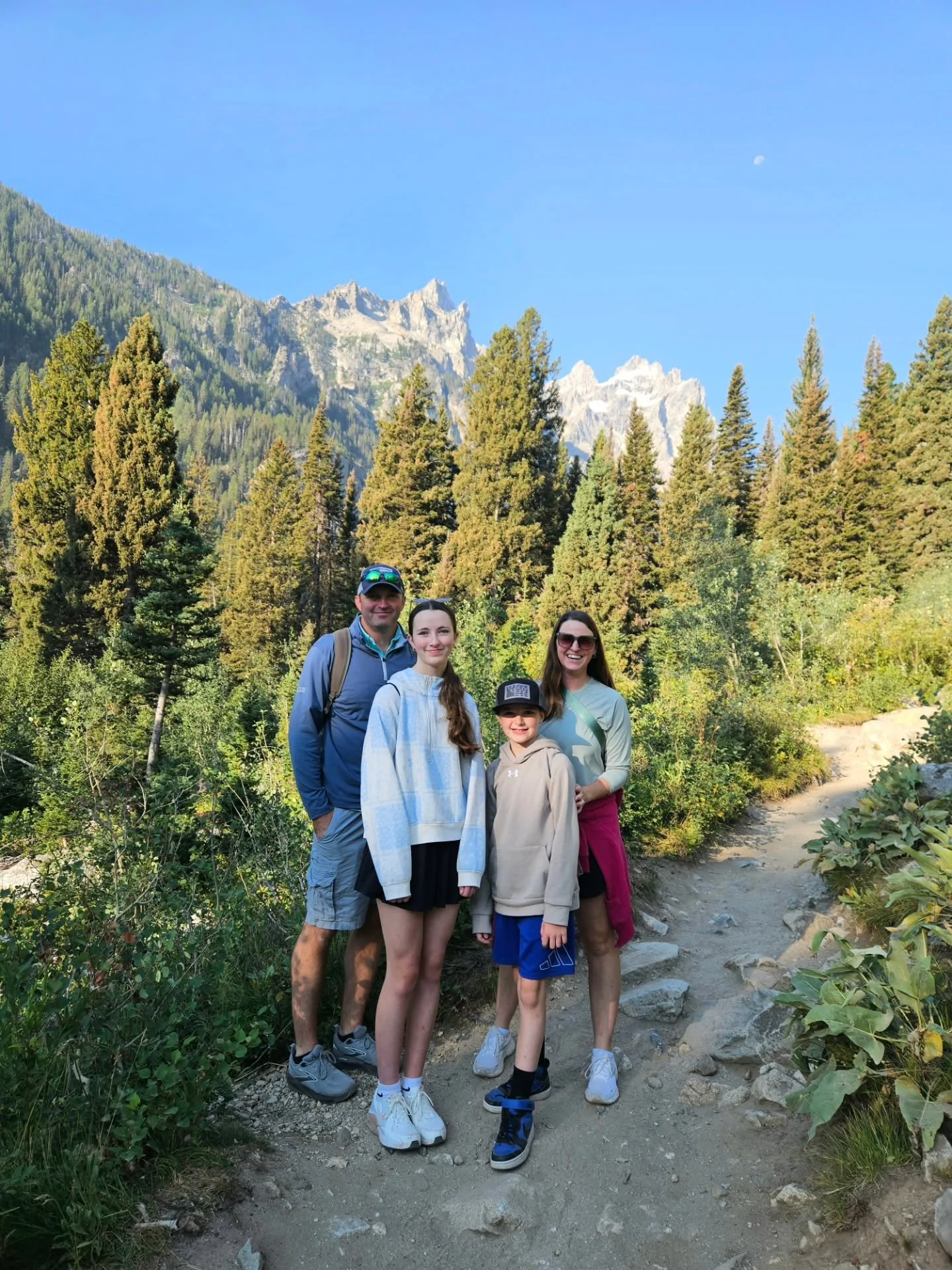 Took a little break to water my soul with my family this past week💚 

Stop 1 on our roadtrip: Grand Teton National Park, Wyoming 🏔 To say this place is beautiful is an understatement! I didn't want to leave and most certainly will go back.

Just a 