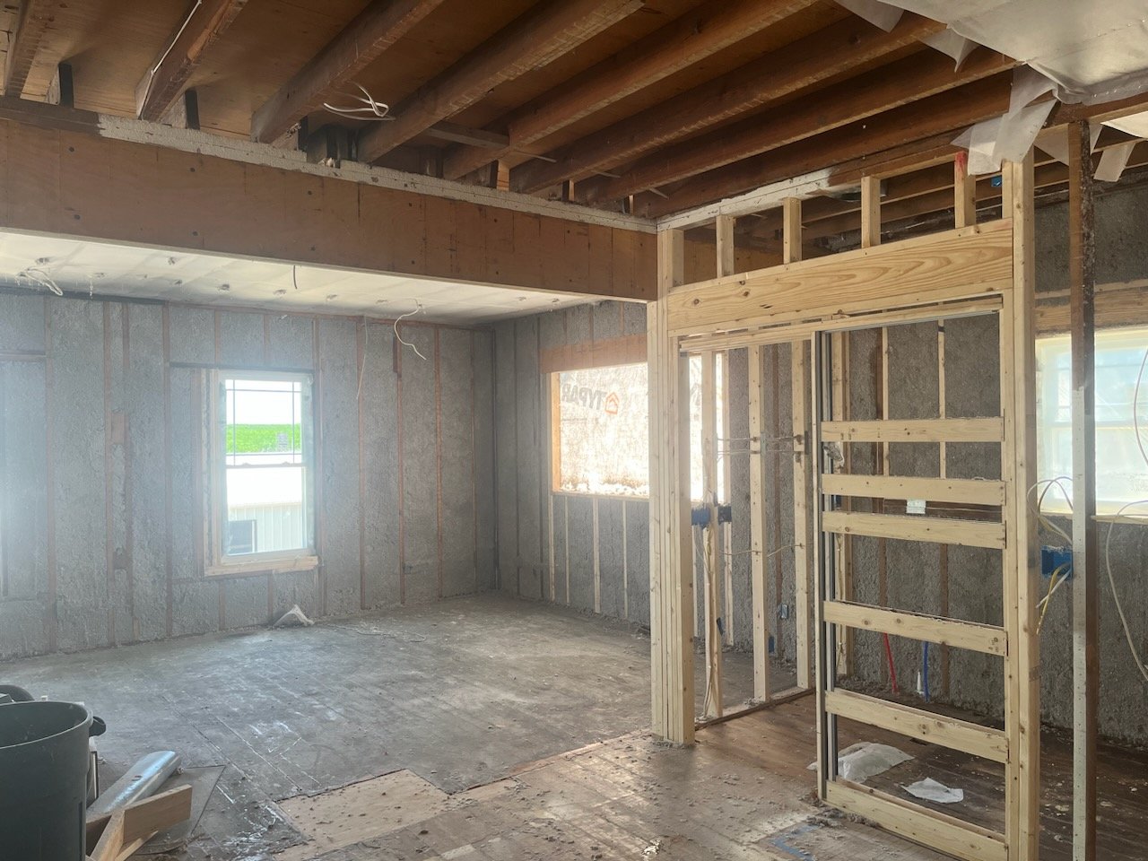 🏠 Ready to upgrade your home's insulation?
-
Look no further than Ballard's Insulation! We'll customize a solution to maximize your comfort and energy efficiency with options including Fiberglass, Cellulose, and Spray Foam.
-
Free estimates at the l