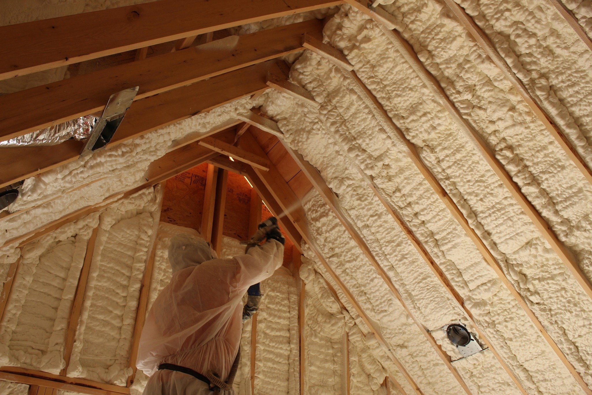 🌬️ Experience Superior Energy Efficiency with Spray Foam Insulation! 🌬️
Ready to reduce your energy bills and live more sustainably? Our spray foam insulation installation does just that! Enjoy unparalleled comfort while saving on heating and cooli