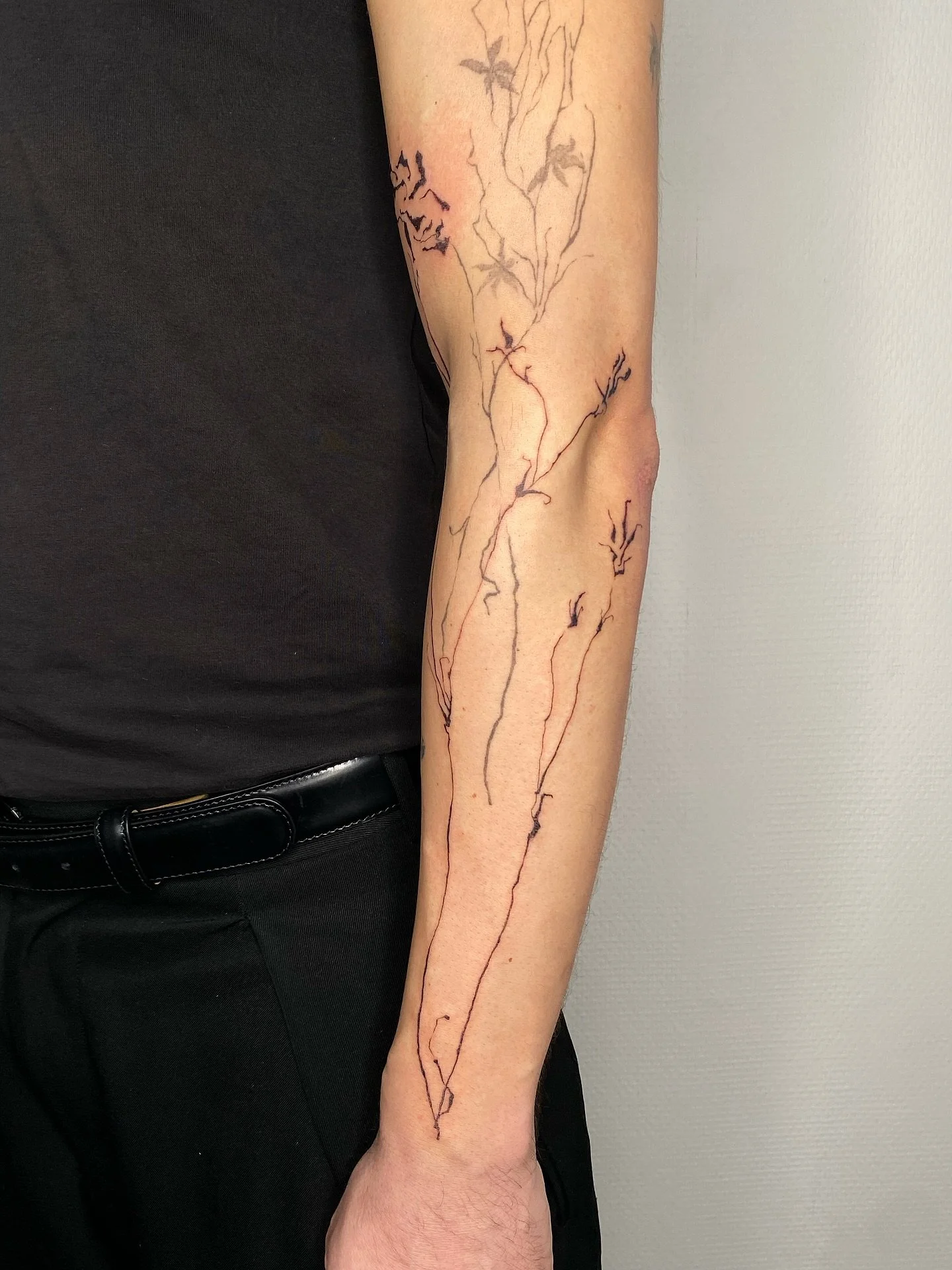 Chrysanthemum of the birth flower series done in paris over another piece we did a few months ago @fatcat_paris