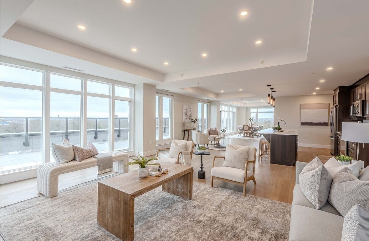 New blog post on rug sizes, link in bio to read all our tips! 

Photo by @mattjmcmullen 

#rugsize #homestagingtips #homedecor #homesweethome #homestyling #homestyle #homeinterior #homestaging #homestager #houseenvy #smmakelifebeautiful