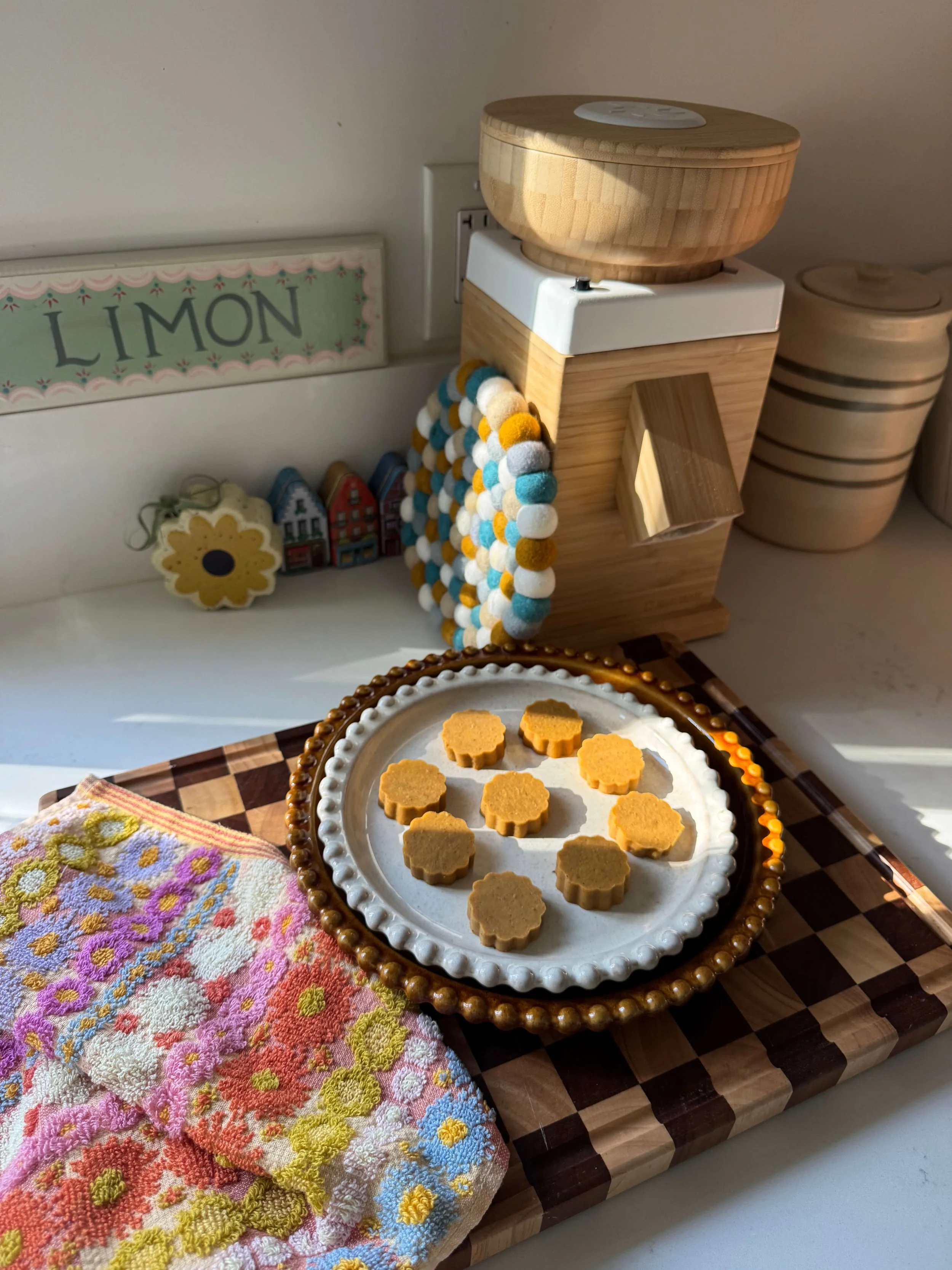 Spiced Pumpkin Gummies Recipe | Easy Autumn Gelatin Gummies