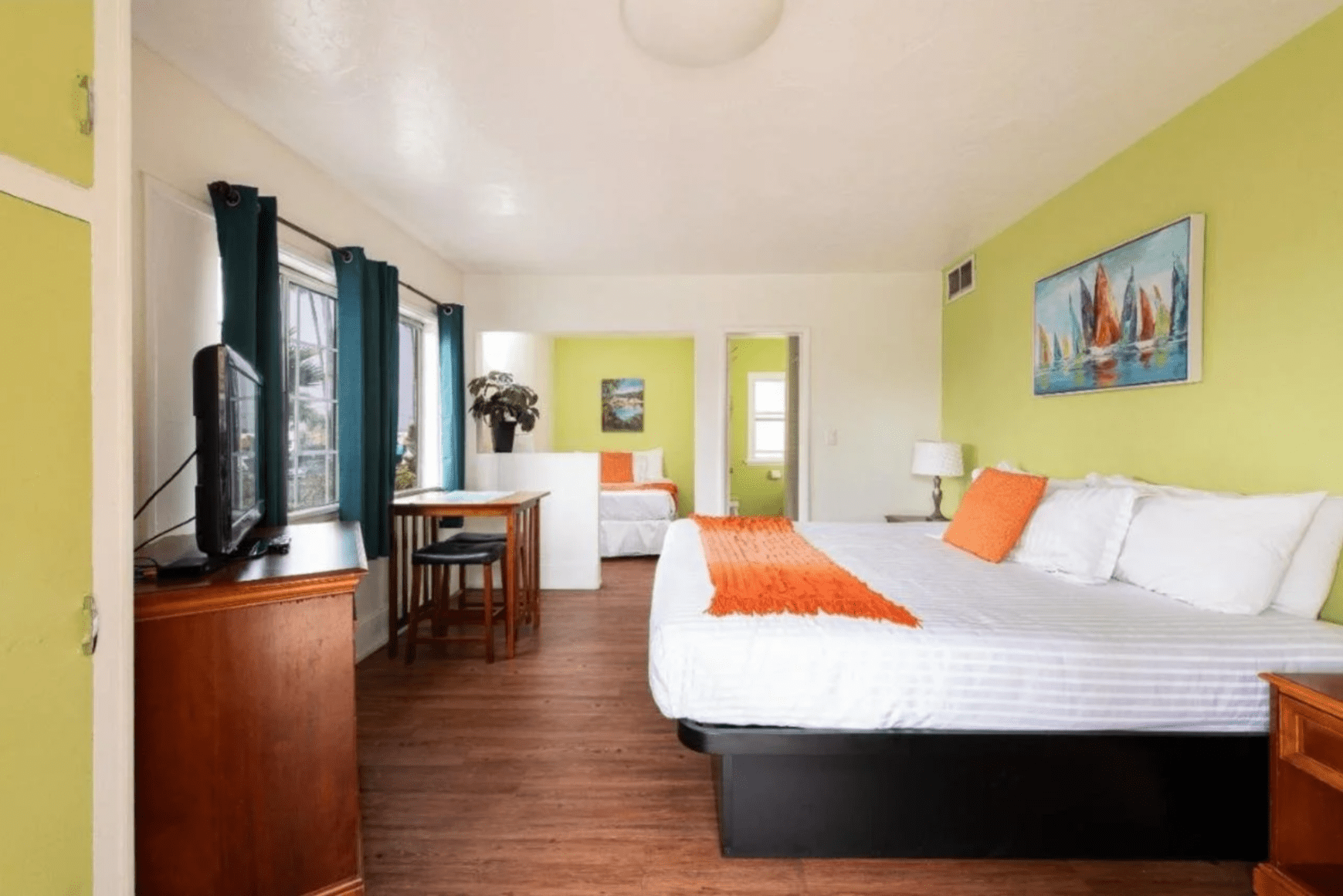 Room 16 bed compres.png