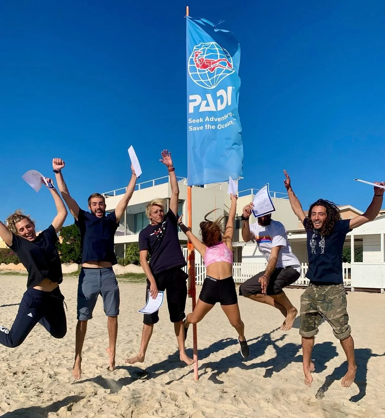 Cari Allievi, Amici e Colleghi 📯

Siamo felici di presentarvi il nuovissimo sito dedicato agli aspiranti e neo professionisti 📚 della #subacquea 🫧🤩

Qui troverete tutte le informazioni aggiornate e dettagliate sui prossimi corsi IDC PADI in #Sard