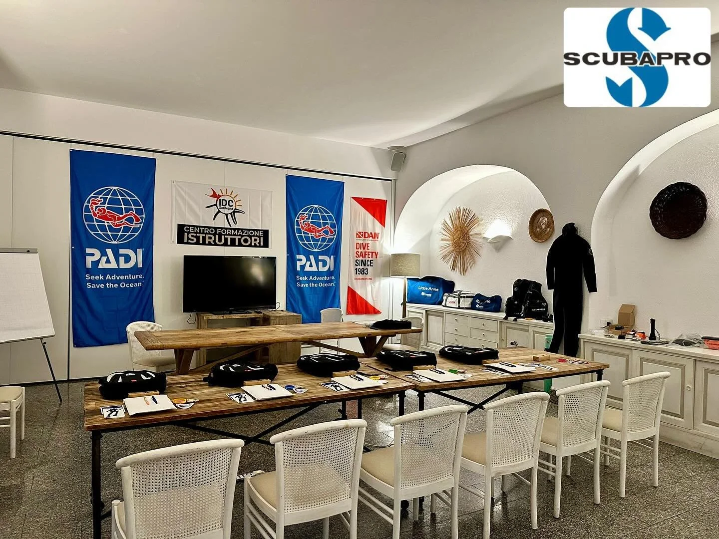 -3 all&rsquo;esame:
👉🏻 I candidati sono concentrati
👉🏻 lo staff &egrave; indaffarato
👉🏻 i nostri partner ci stanno supportando alla grande
Con @scubapro abbiamo infatti la possibilit&agrave; di ricevere una formazione sulla scelta critica dei p