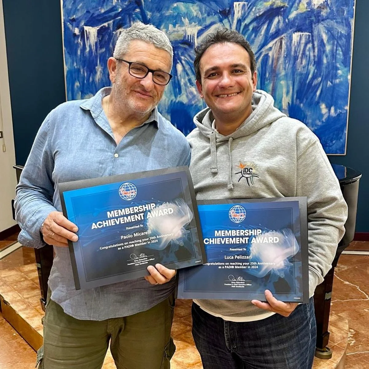 Congratulazioni ai nostri Course Directors:

@micarellipaolo MEMBERSHIP ACHIEVEMENT AWARD - 20th Anniversary as PADI Member 🌟

@lu_pelizzari MEMBERSHIP ACHIEVEMENT AWARD - 25th Anniversary as PADI Member 🌟

#padipro #coursedirector #padipros #padic