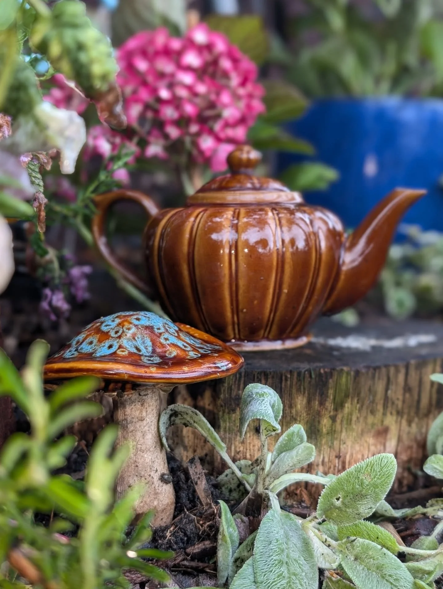 Celebrating National Recycling Week 🌿 I know I'm not alone when it comes to repurposing "found" treasures and reusing precious items when they have lost their initial functionality 🤪 I had a lot of fun and extended hyperfocus giving some 