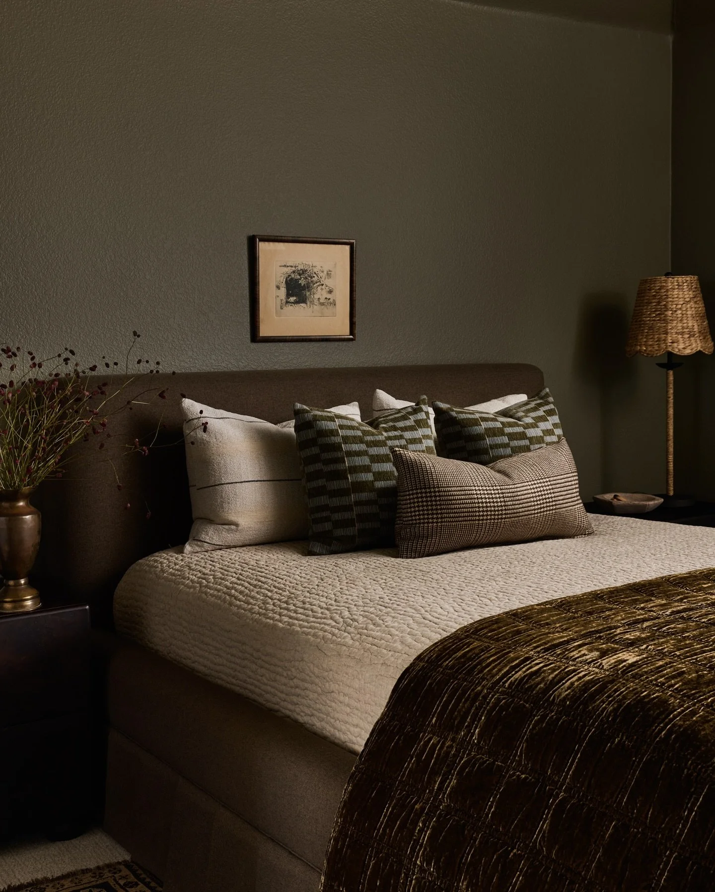 A guest room refresh ✨

Here is a perfect example of how color, texture and intentionally curated selections can make such a huge impact. 

This longtime client wanted a refresh without committing to a massive renovation in the guest rooms. 

- Swipe