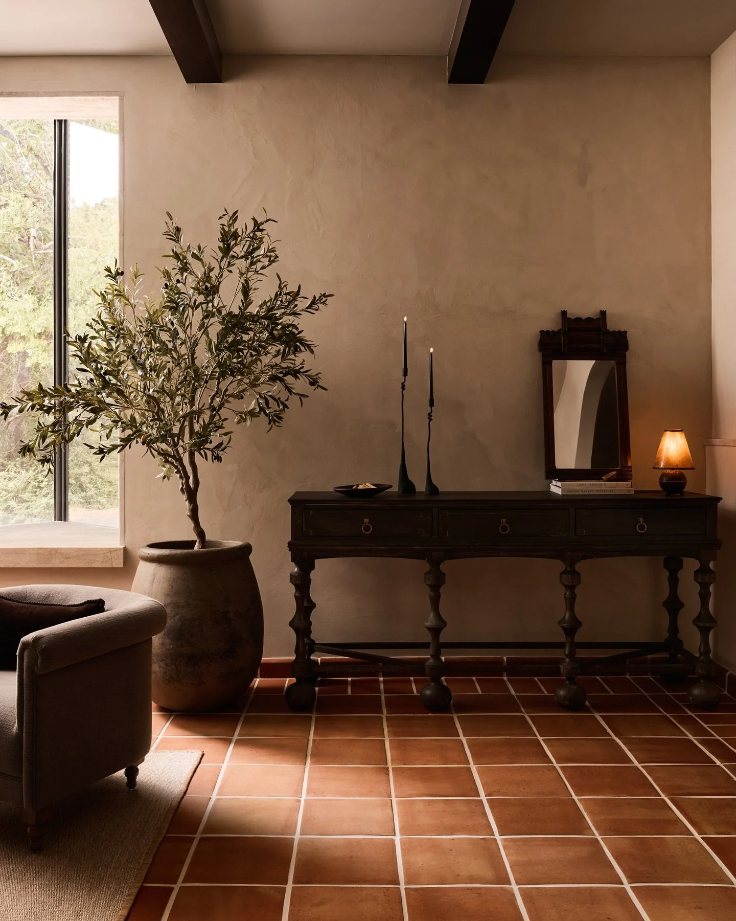 After + Before ✨

Spaces tell stories&hellip; and this one at the University of Dallas deserved a new chapter.

What was once worn and overlooked now feels warm, grounded, and connected to the people who gather here.

Photography by @yanglincphoto 

