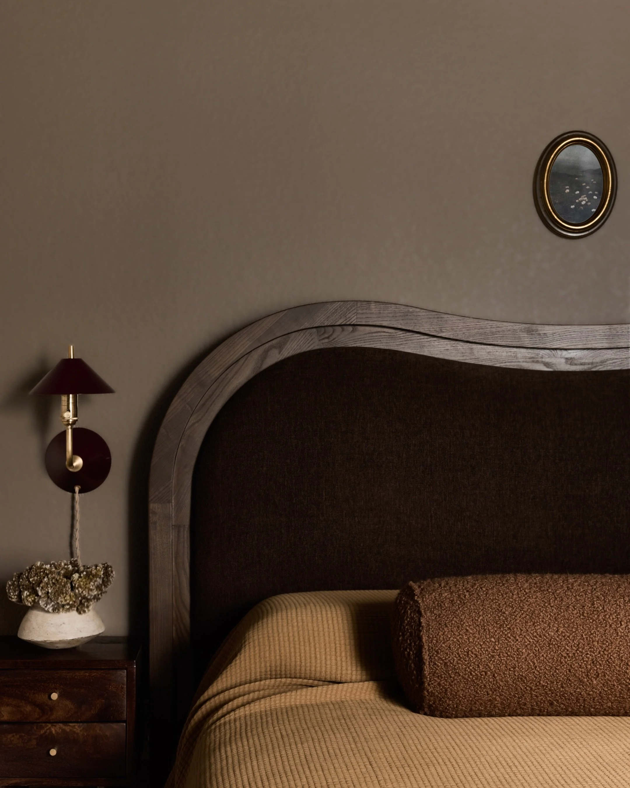 Not every wall needs a statement..

Sometimes all it needs is a reason to pause 

Photo | @yanglincphoto 
Design | @raecoleinteriors 

#raecoleinteriors #RCIProjectbluelake #rci #furnishings #beforeandafter