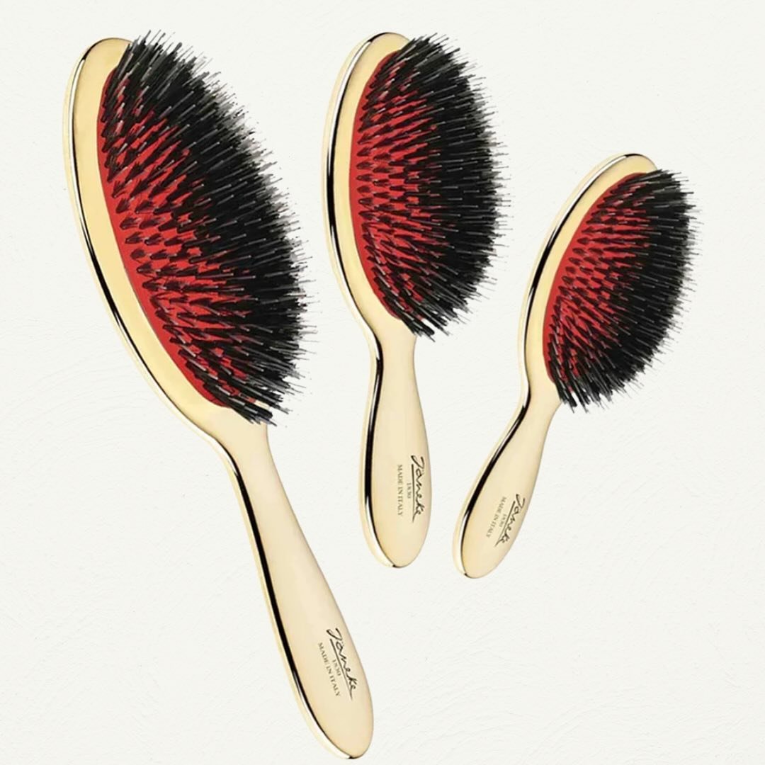 Pure luxury in every stroke! This classic gold hairbrush, crafted with premium boar and nylon bristles, is perfect for medium to long hair, delivering a smooth, shiny finish every time. Its timeless design and top-quality performance make it the ulti