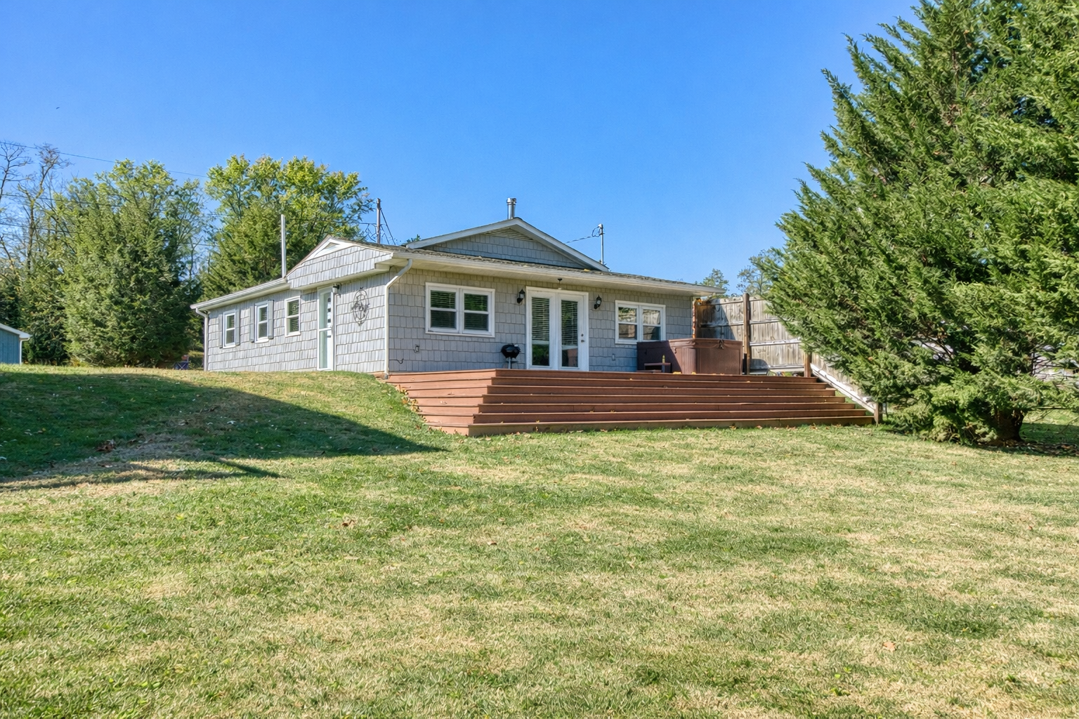 House with hot tub.png