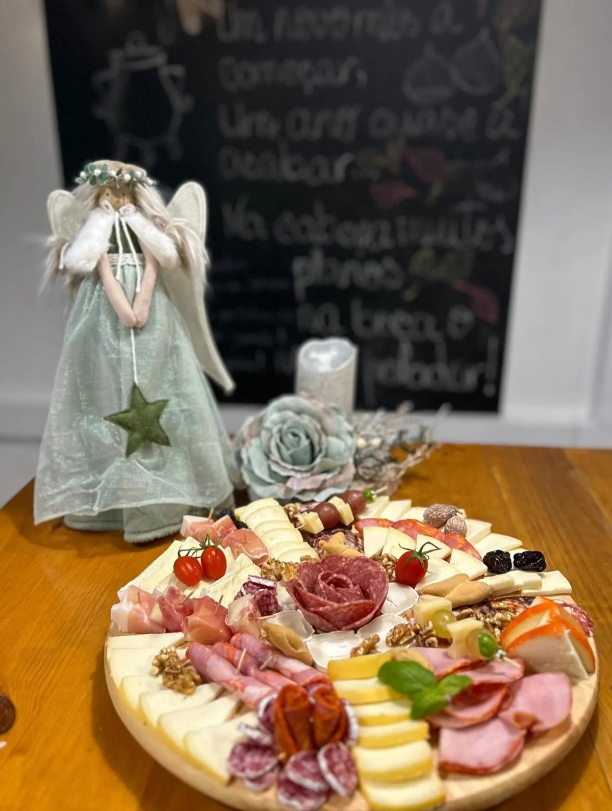 T&aacute;buas de salgados para qualquer ocasi&atilde;o 🌟 Deliciosas e pr&aacute;ticas que preenchem qualquer mesa! 🧀🫒
Fa&ccedil;a a sua encomenda!

📞969 870 266
📍Pero Neto, Marinha Grande