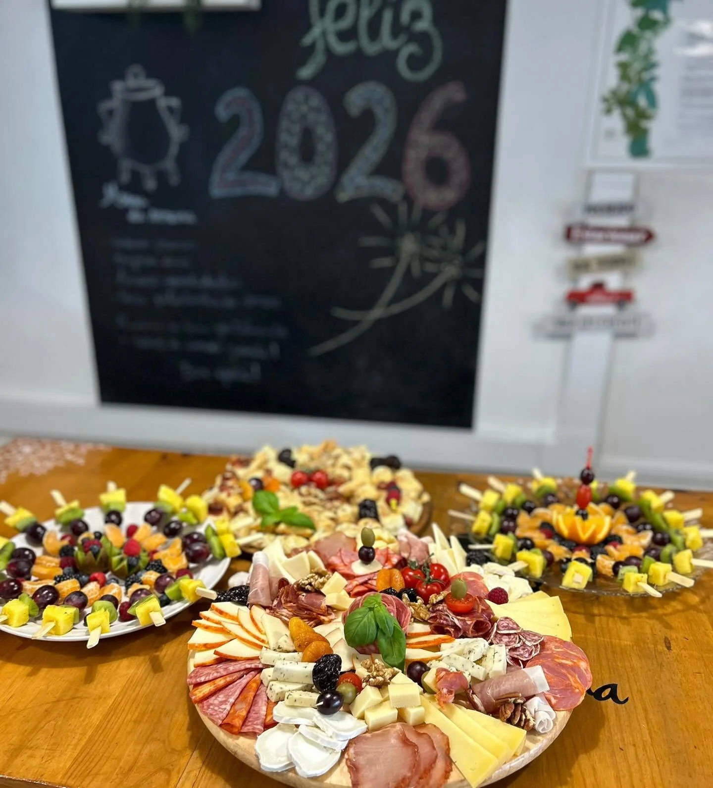 A come&ccedil;ar bem o ano 🫐🫒
As nossas t&aacute;buas s&atilde;o sempre uma boa escolha para completar qualquer mesa 😍

Fa&ccedil;a a sua encomenda! 
📞969 870 266
📍Pero Neto, Marinha Grande