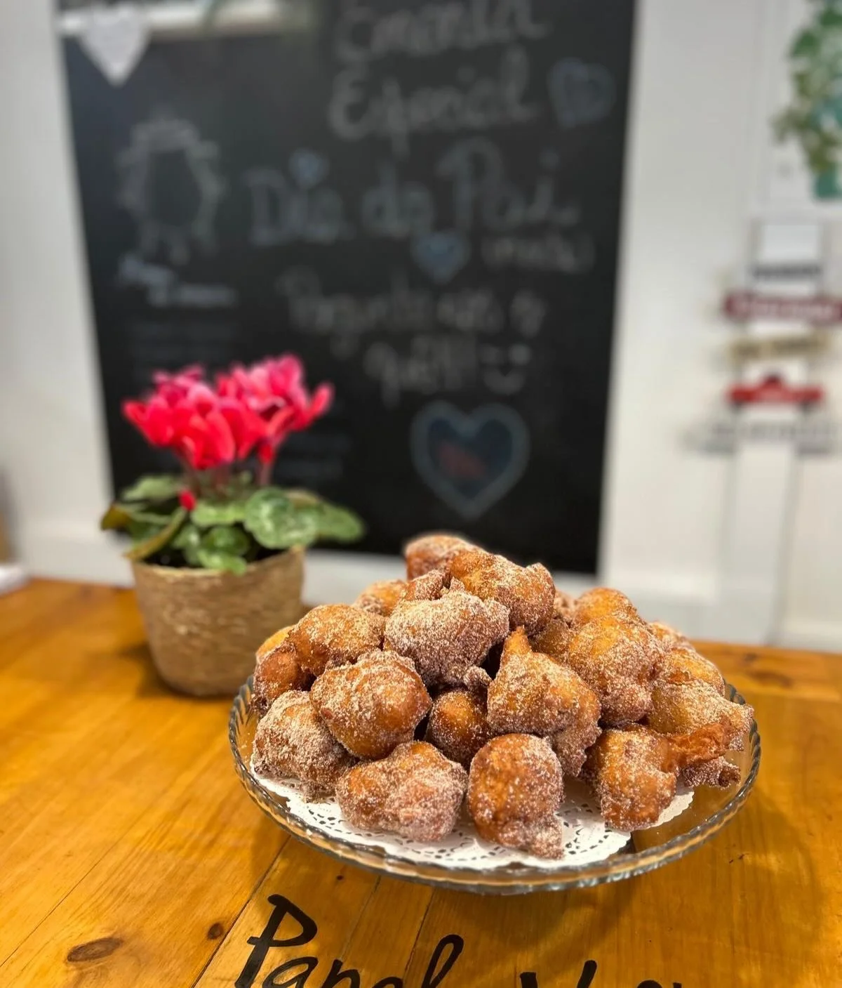 Feliz dia do Pai 🩵
Por aqui com filhoses caseiras quentinhas 🤩

📞969 870 266
📍Pero Neto, Marinha Grande