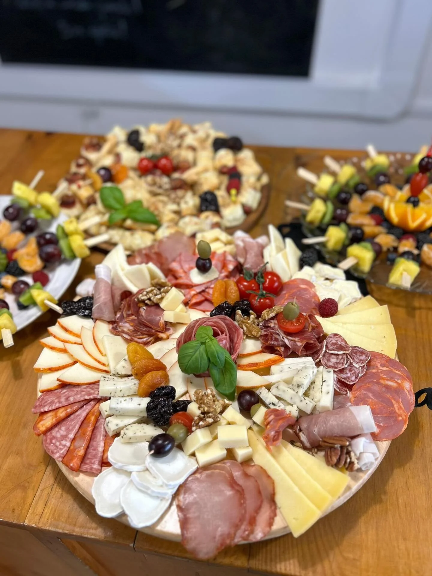 Os dias longos pedem bons momentos e boa comida 🧀🌽
Para al&eacute;m dos nossos pratos tradicionais, descubra as nossas t&aacute;buas feitas para tornar qualquer mesa ainda mais especial 😍

📞969 870 266
📍Marinha Grande, Leiria