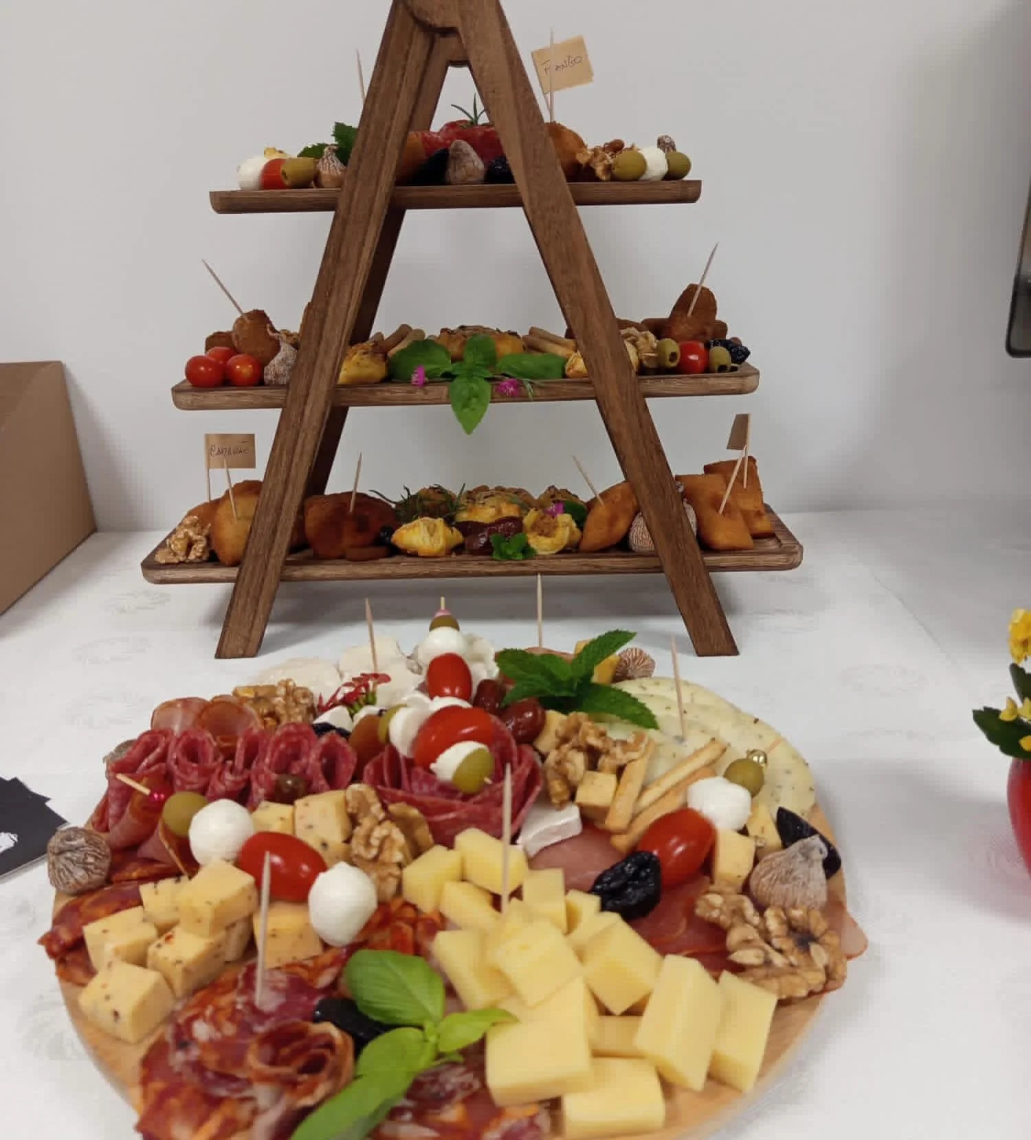 Catering empresarial de hoje 🫐🥕
Continuamos com os nossos servi&ccedil;os de catering dispon&iacute;veis para tornar os seus eventos ainda mais especiais.

Se pretende um or&ccedil;amento, entre em contacto connosco:
📞 969 870 266
📍Marinha Grande