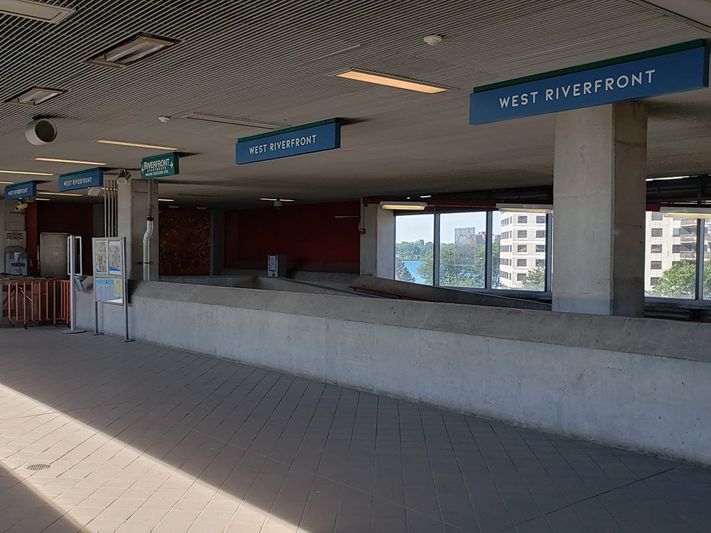 West_Riverfront_Station_-_Detroit_People_Mover_(Platform)1.jpg