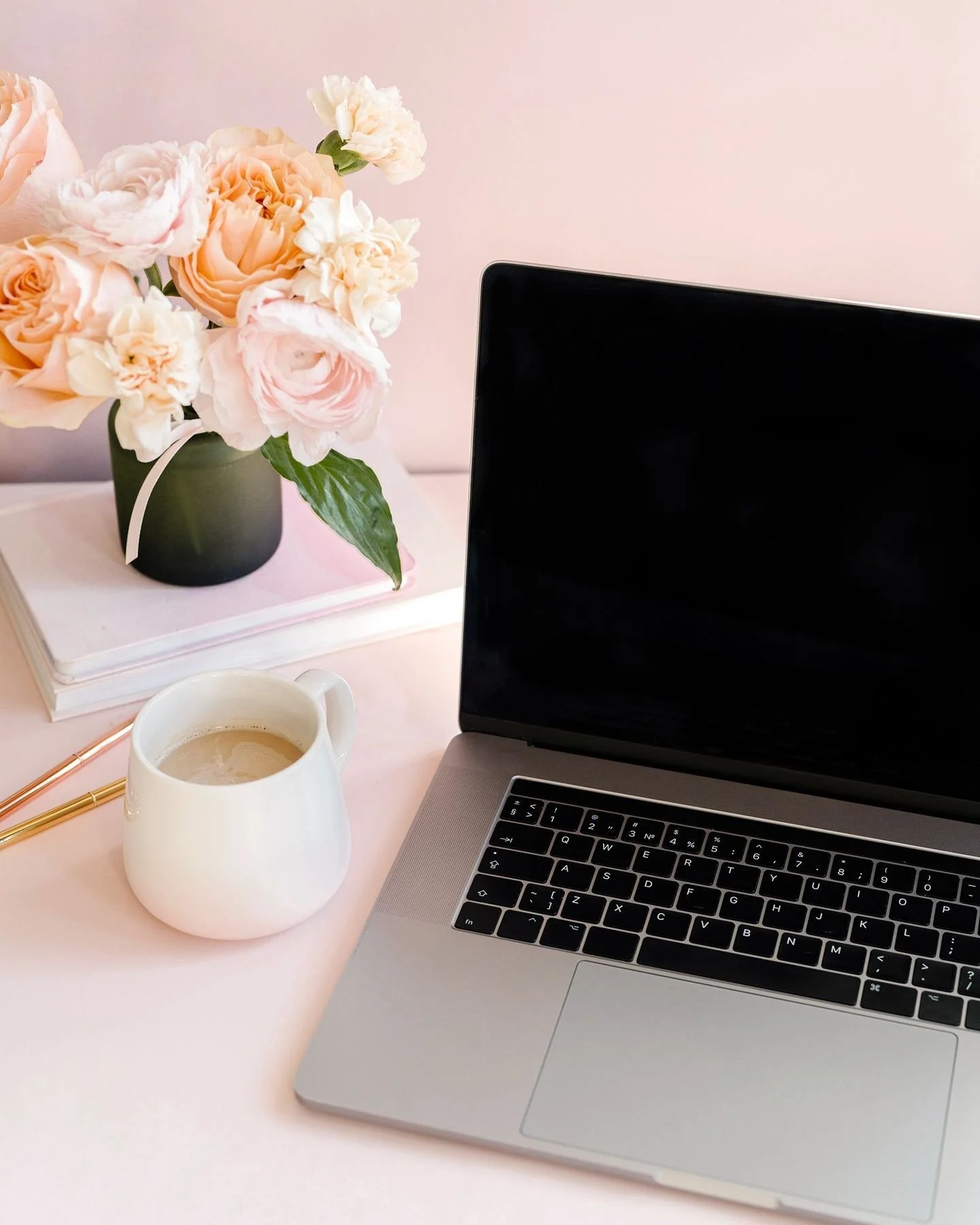 This is the part you don&rsquo;t see on Instagram: the spreadsheets, the emails, the endless little details. ☕️

The truth? Planning a wedding is a full-time job, on top of the one you already have. And if you&rsquo;re like most of my couples, you&rs