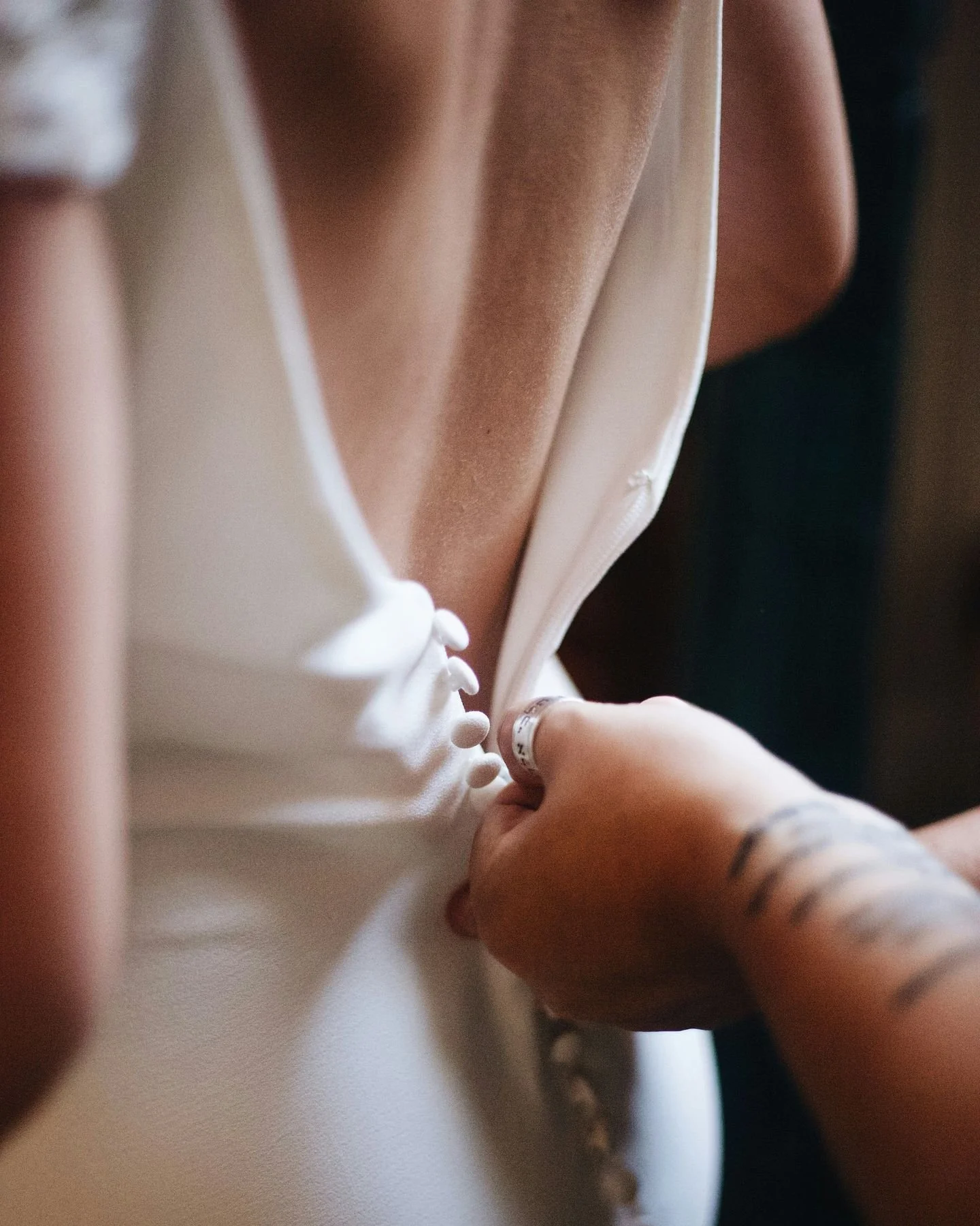 The muffled voices in the distance, the nervous excitement, music playing in the background, and your mom or best friend buttoning up your gown. ✨ It&rsquo;s special, it&rsquo;s real, and it&rsquo;s the slow moments before everything begins.

I&rsquo