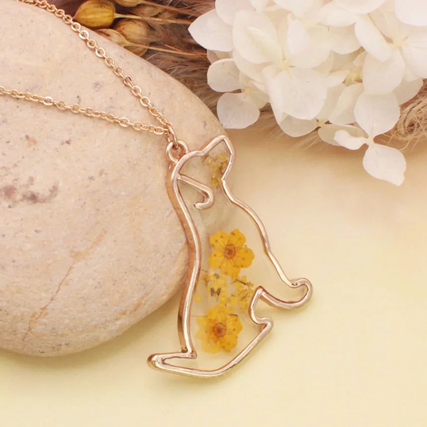 Golden Floral Dog Dried Flower Necklace-IIII.webp