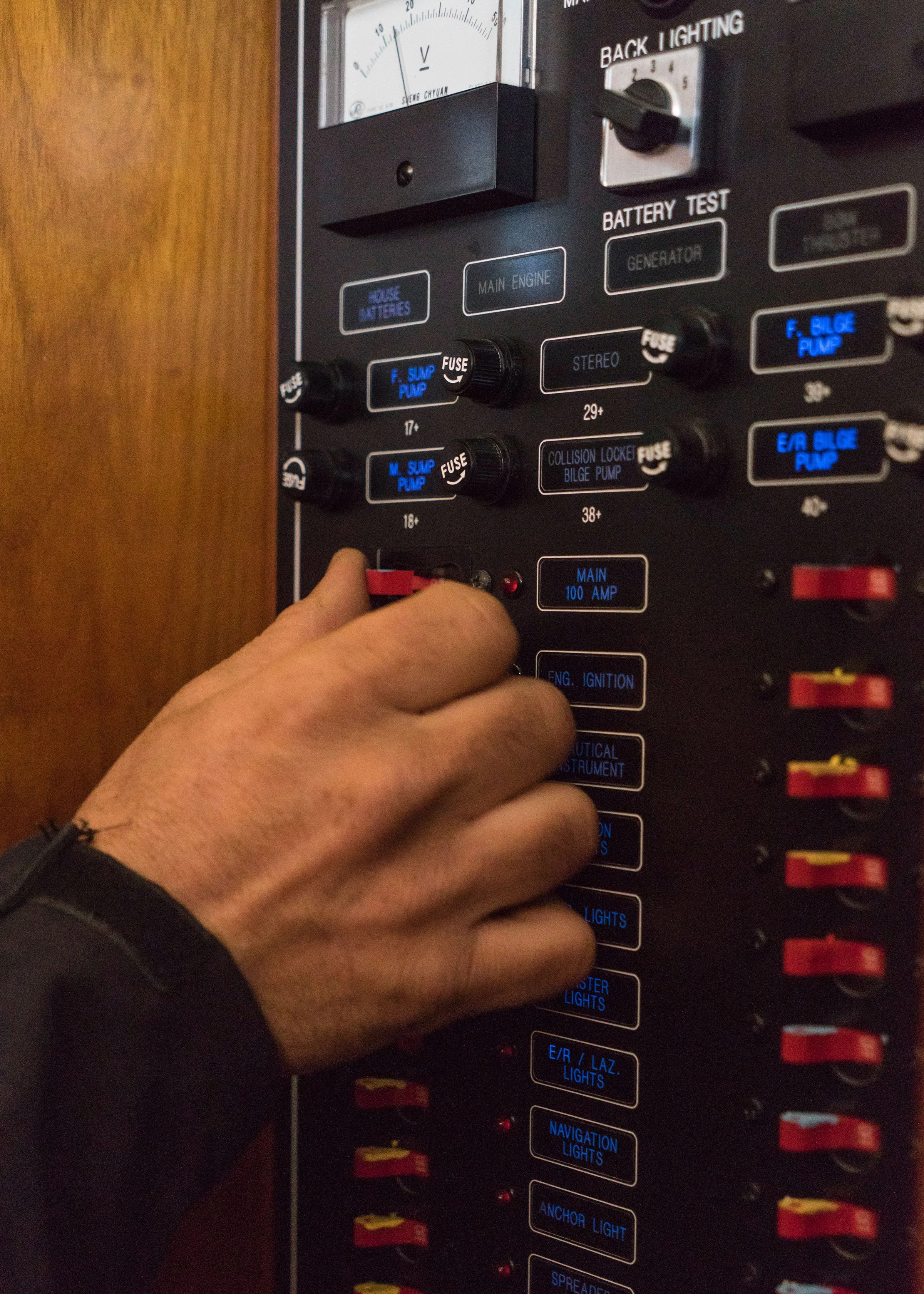 marine-electrical-electronics-installation-servicing-repairs-pine-harbour-auckland-new-zealand-9.jpg