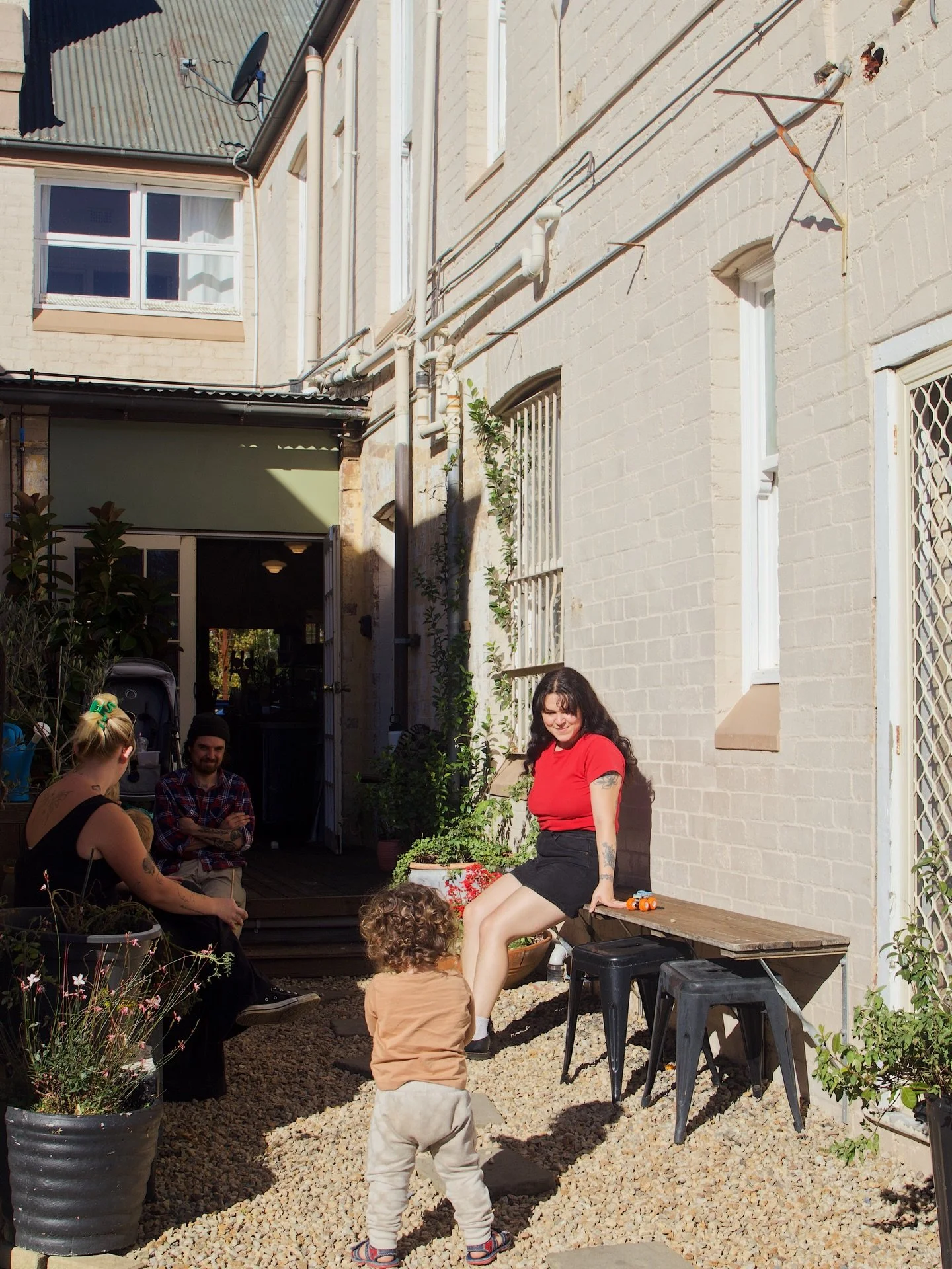 A sunny spot to chill 🌞 

Our back courtyard is a sunny place to chill with your pups or babes or just by yourself! Open everyday that the rain stays away. 

8-3