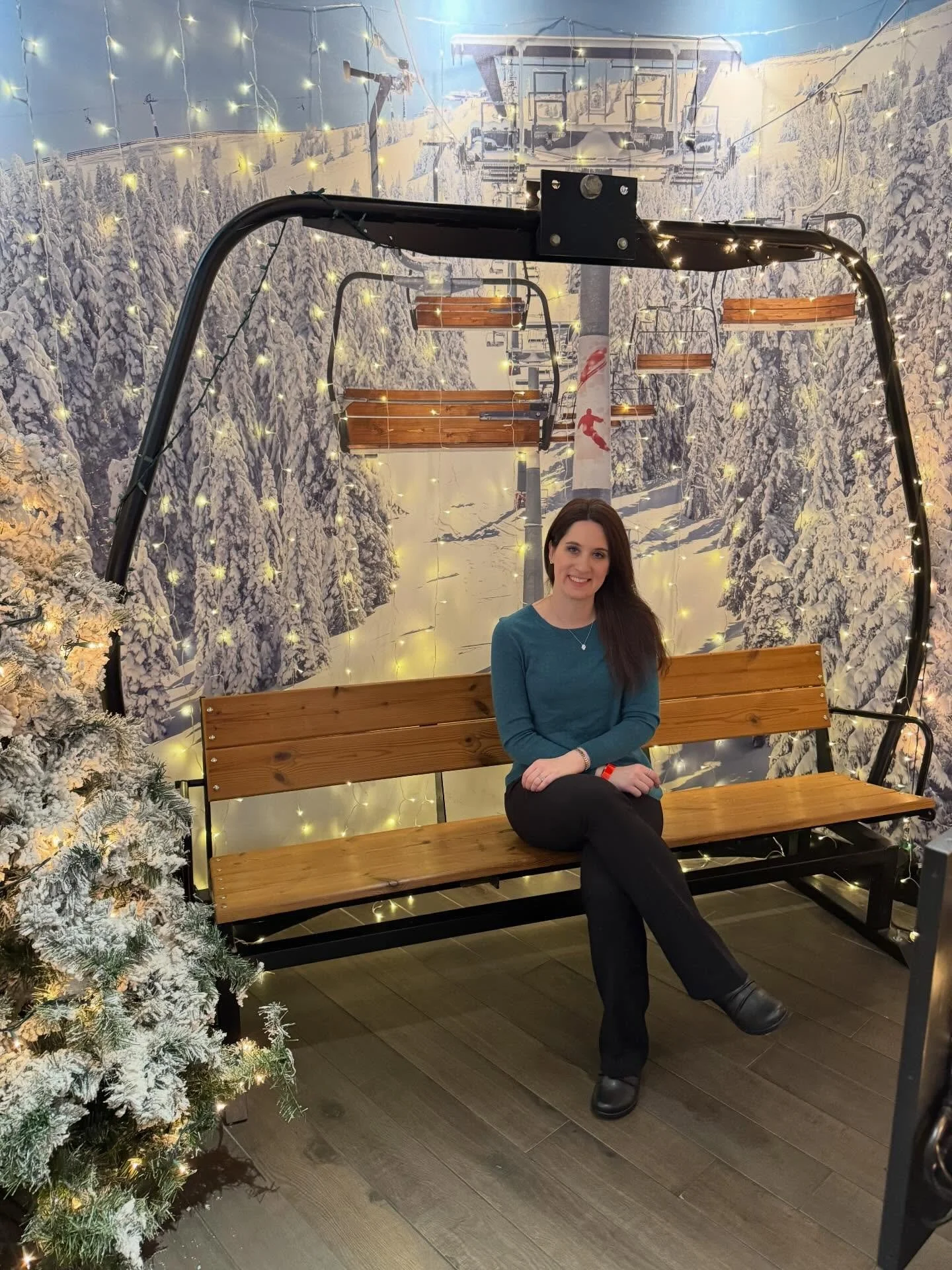 -Wanted to introduce myself since it&rsquo;s been a while- 

Hi, I&rsquo;m Marisa! 👋

I&rsquo;m a relationship scientist, marriage and family therapist, and sex therapist who is endlessly curious about how people connect, show love, and occasionally