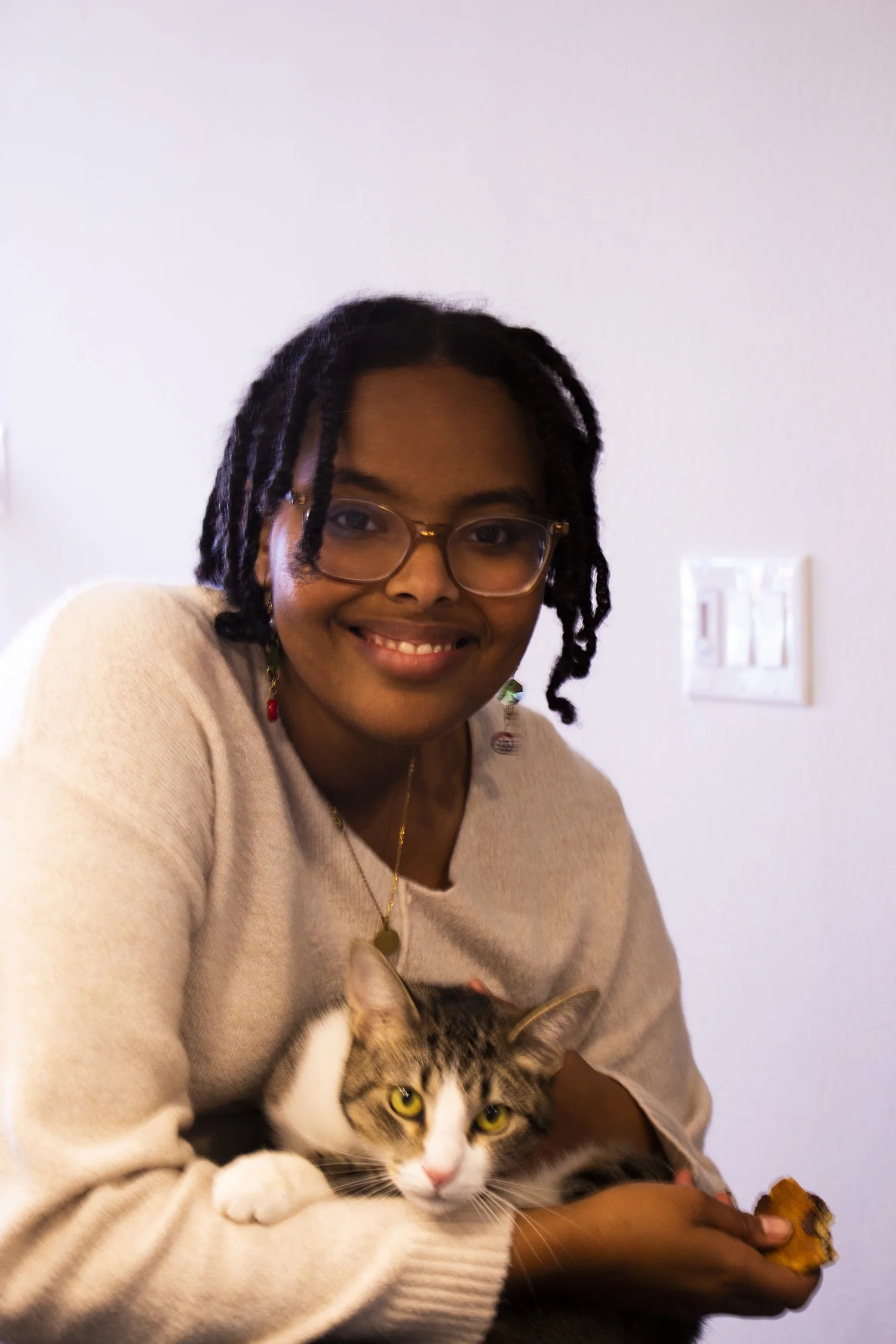 Hana hugging Cairo.jpg