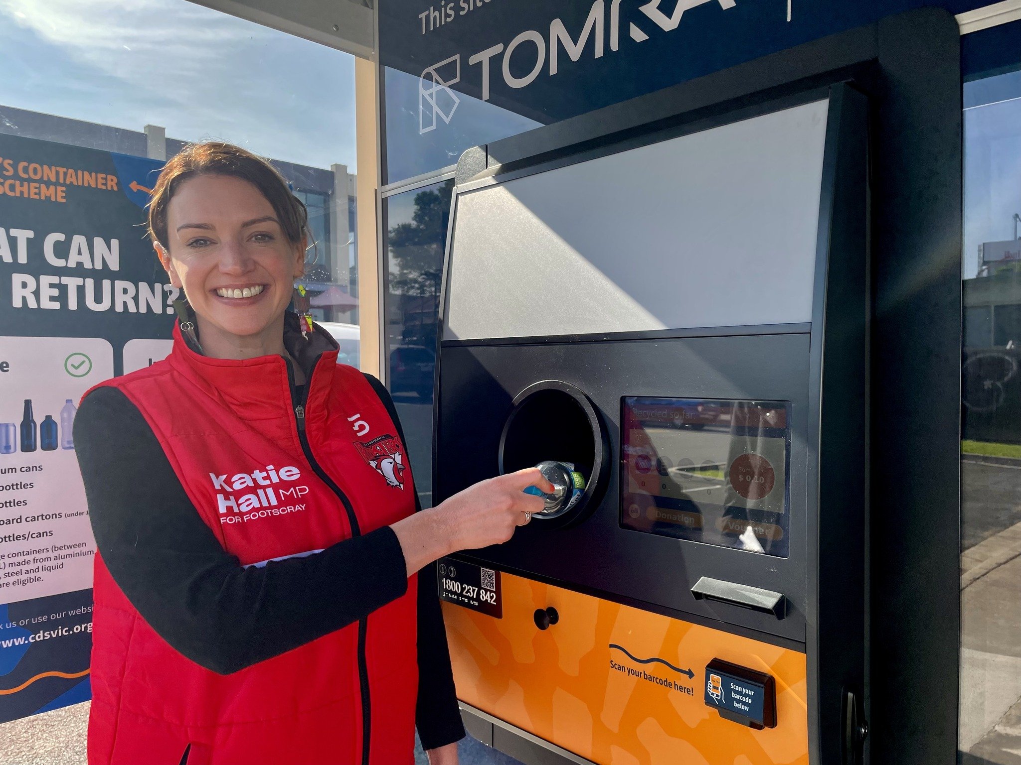 The Container Deposit Scheme is expanding in Footscray!
 
A brand new reverse vending machine has officially opened at 71-81 Whitehall Street in Footscray.
 
Bottles, cans, and containers&mdash;they're all accepted and all worth 10 cents a pop.
 
Put