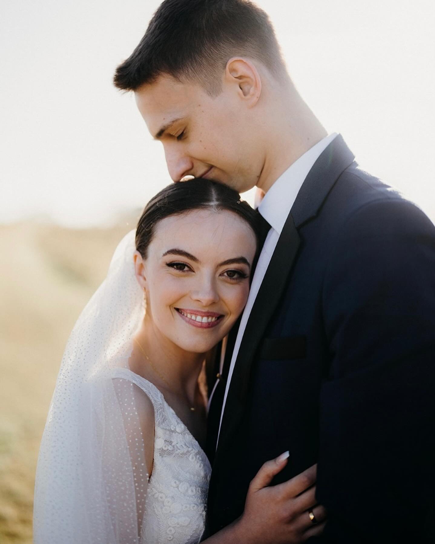 Beautiful bride Abigail 🤍
Hair by @kbmakeupandhair and photography by @rzweddings.co 
.
.
.
#sutherlandshiremakeupartist #wollongongmakeupartist #stanwelltopsmakeupartist #bridalmakeup #bridalmakeupartist #jessmarshallmakeup #wollongongweddingmakeup