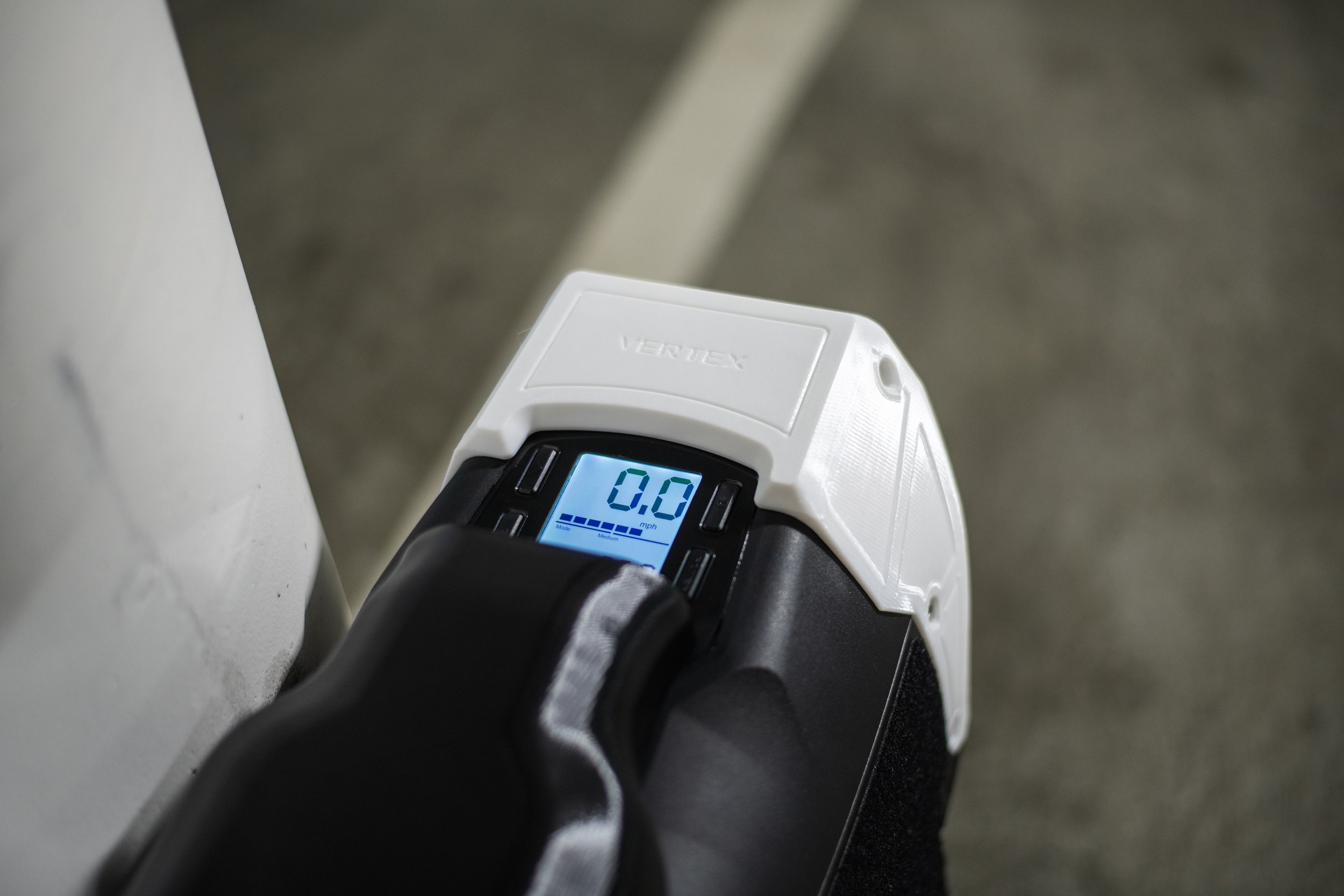 lynx_s_vertex_top_protection_unibody_top_white.jpg
