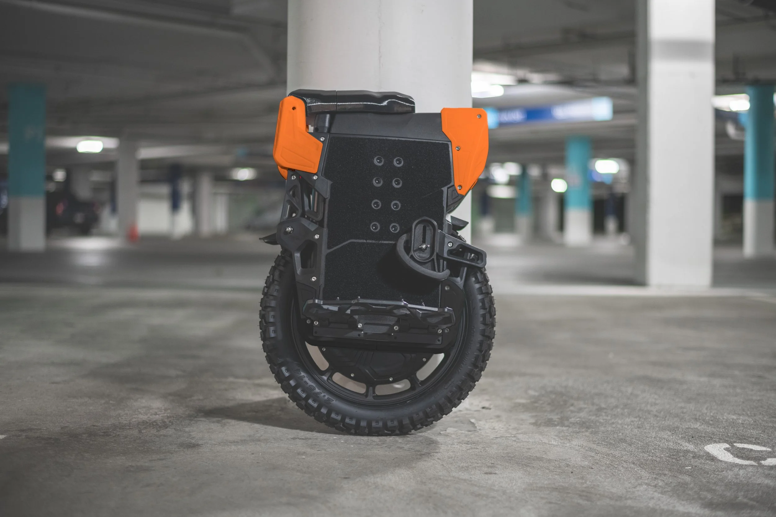 lynx_s_vertex_top_protection_unibody_orange.jpg