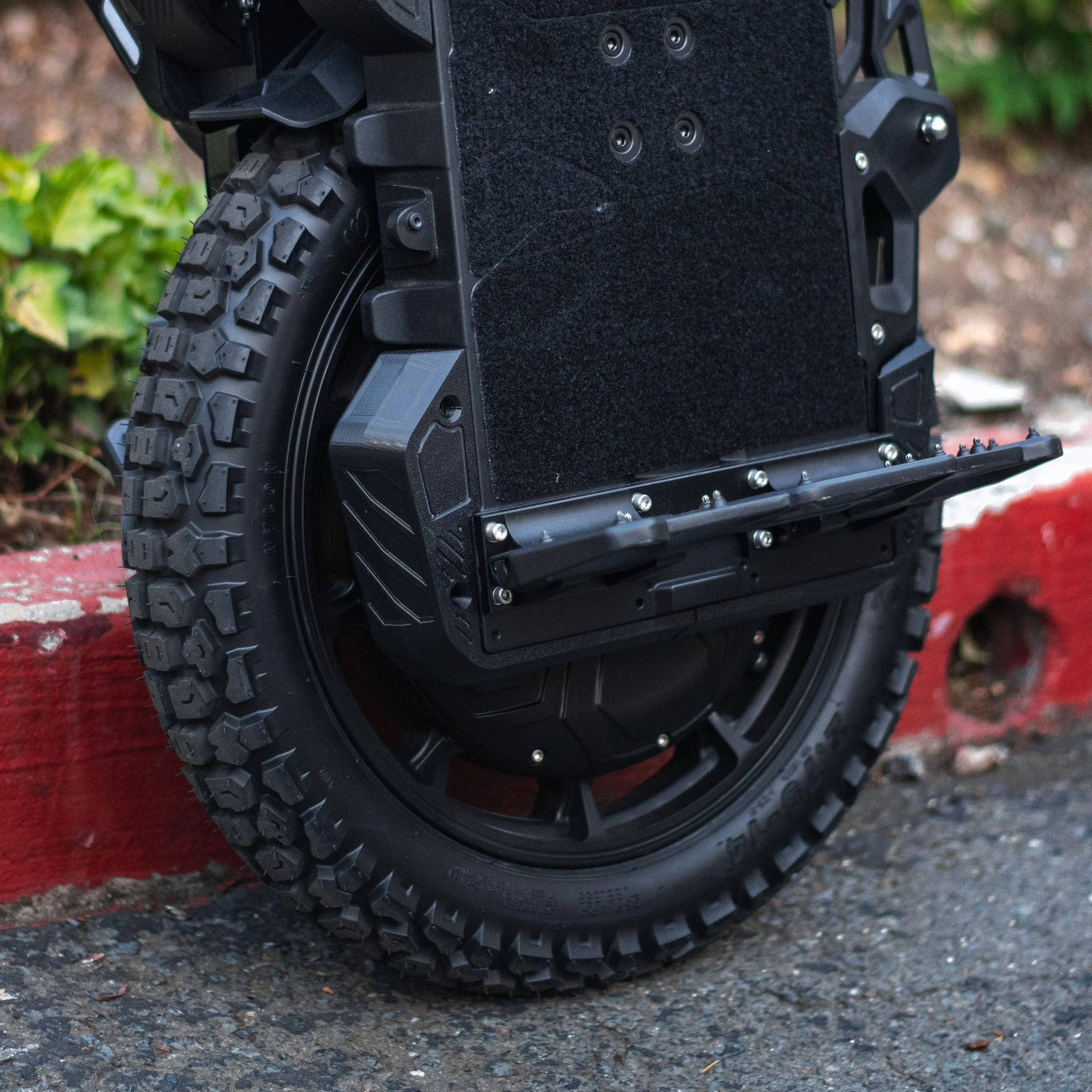 lynx_s_vertex_bottom_protection_no_jump_black_zoom.jpg