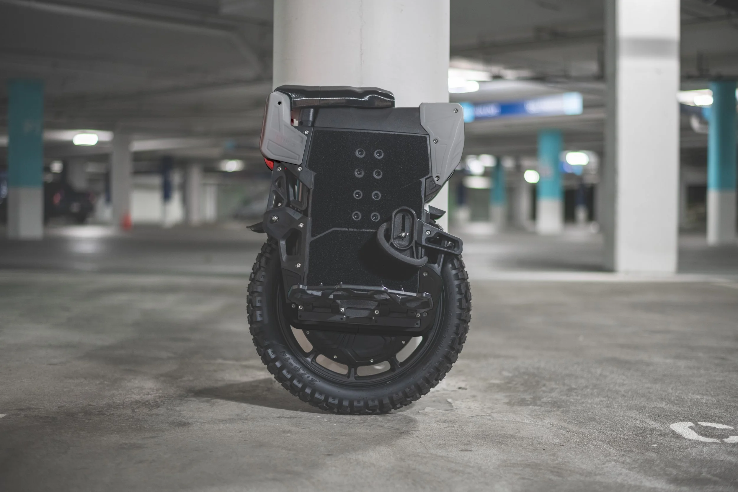 lynx_s_vertex_top_protection_unibody_gray.jpg