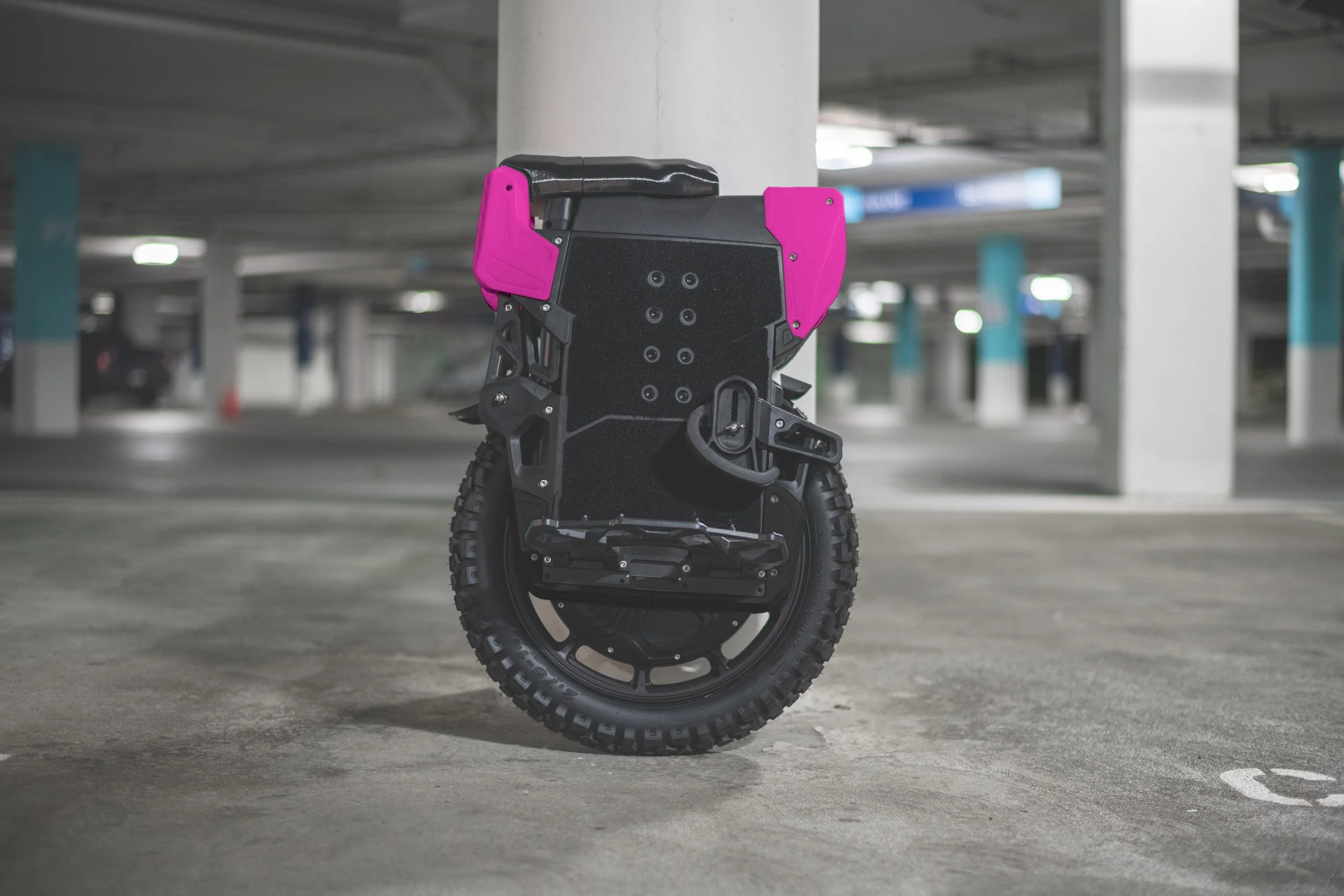 lynx_s_vertex_top_protection_unibody_magenta.jpg