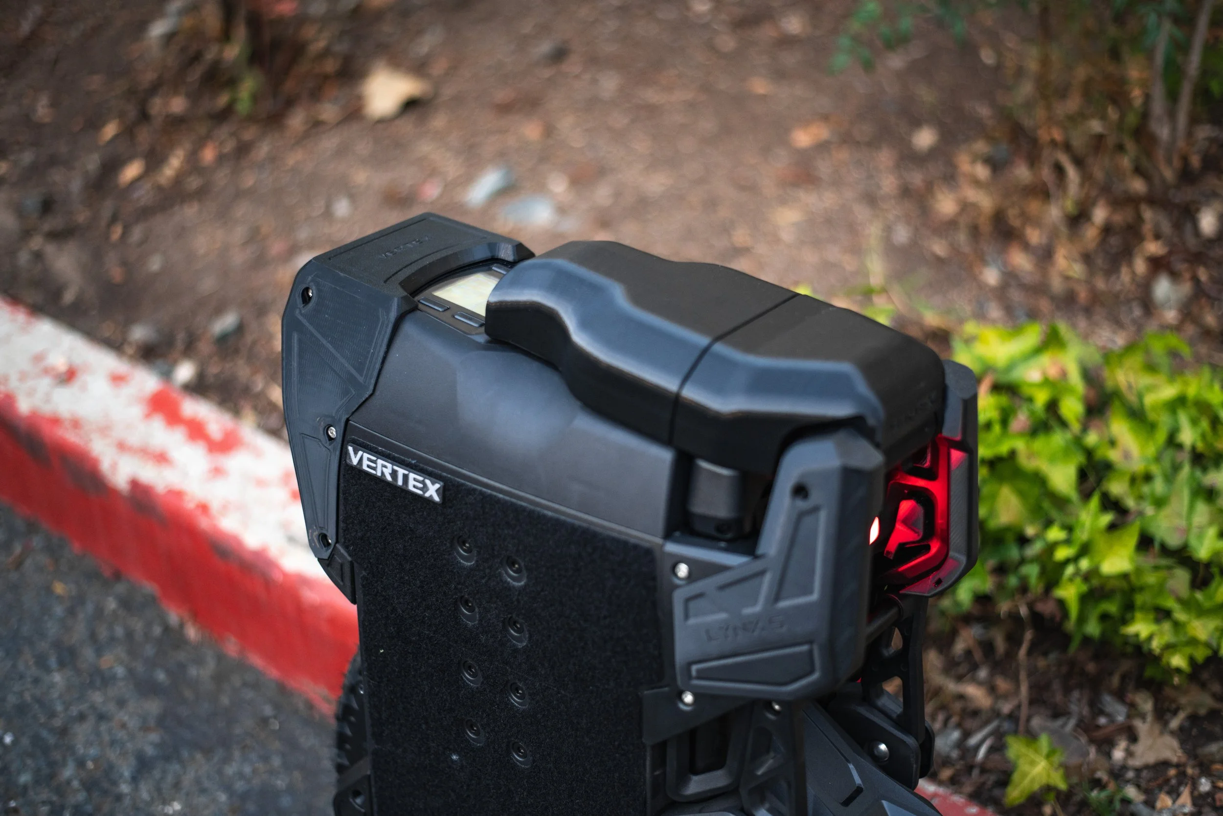 lynx_s_vertex_kit_unibody_rear_zoom_black_01.jpg